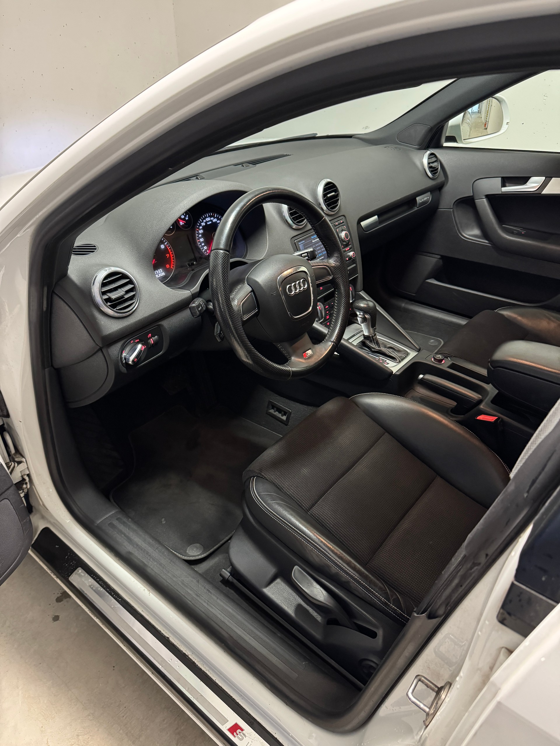 AUDI A3 Sportback 2.0 TFSI Ambition quattro S-tronic *S-Line*-image-6