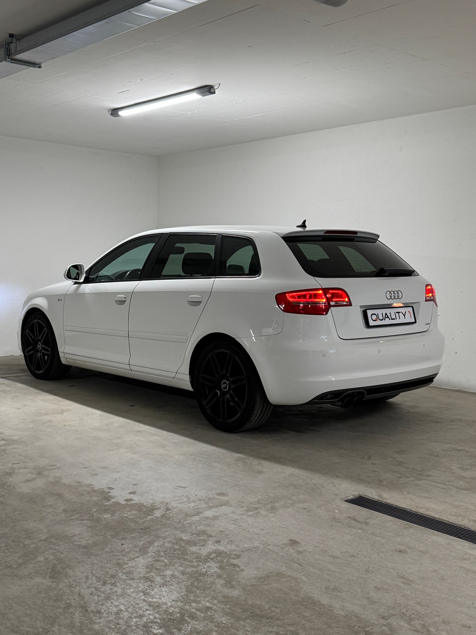 AUDI A3 Sportback 2.0 TFSI Ambition quattro S-tronic *S-Line*-image-5