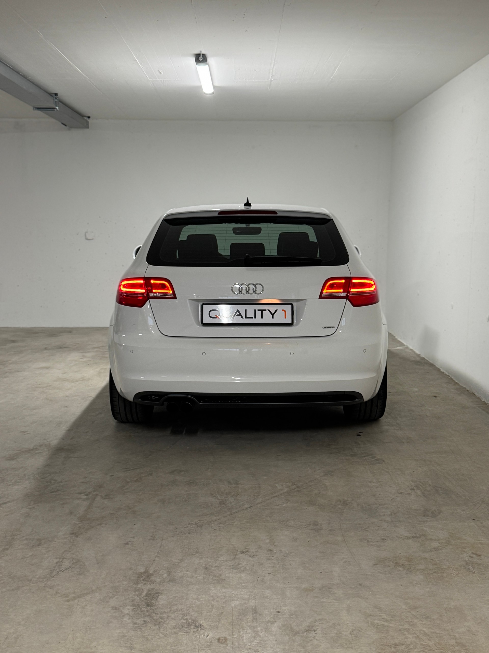 AUDI A3 Sportback 2.0 TFSI Ambition quattro S-tronic *S-Line*-image-4