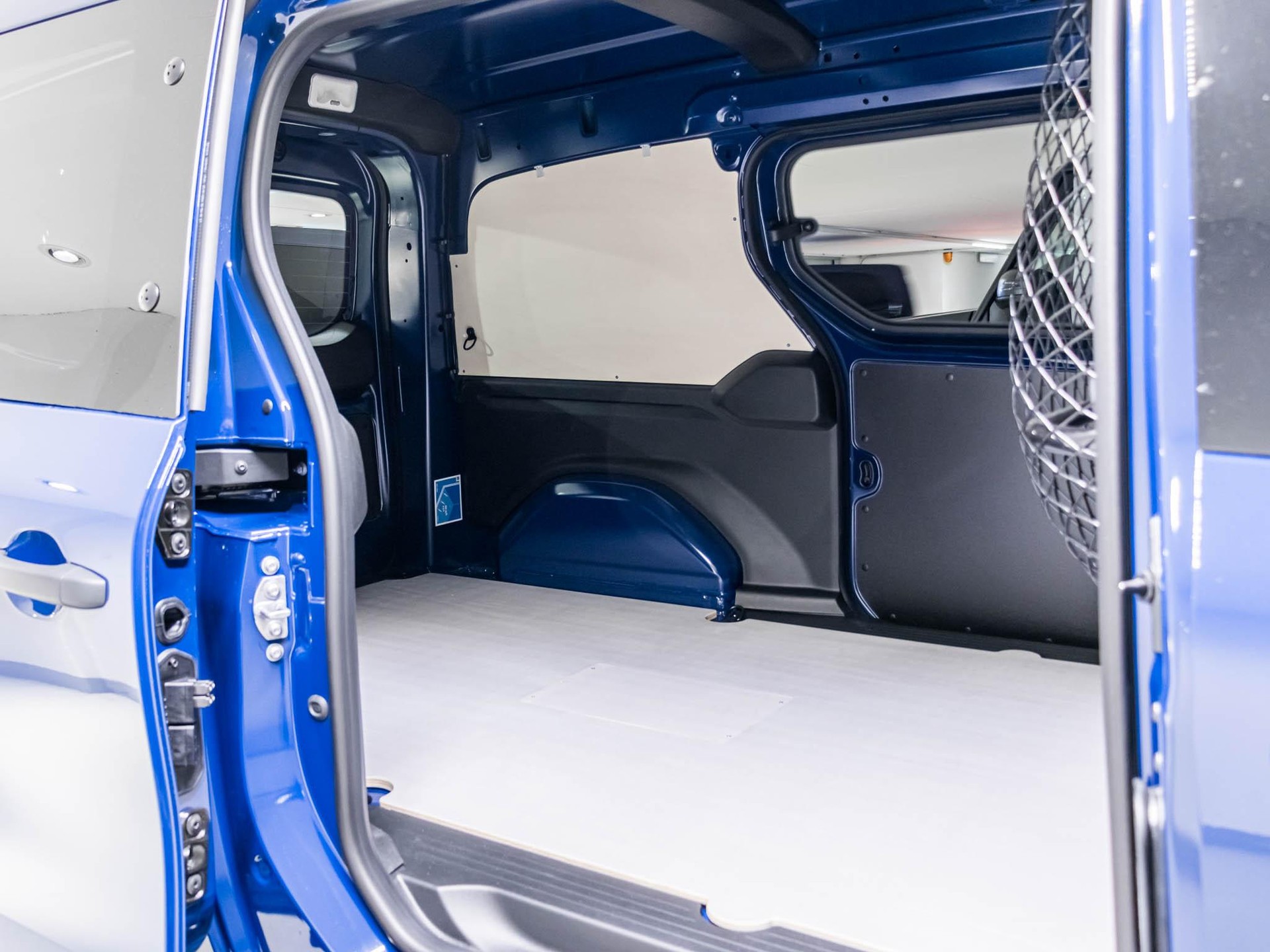 MERCEDES-BENZ eCitan Kasten BASE Lang-image-12