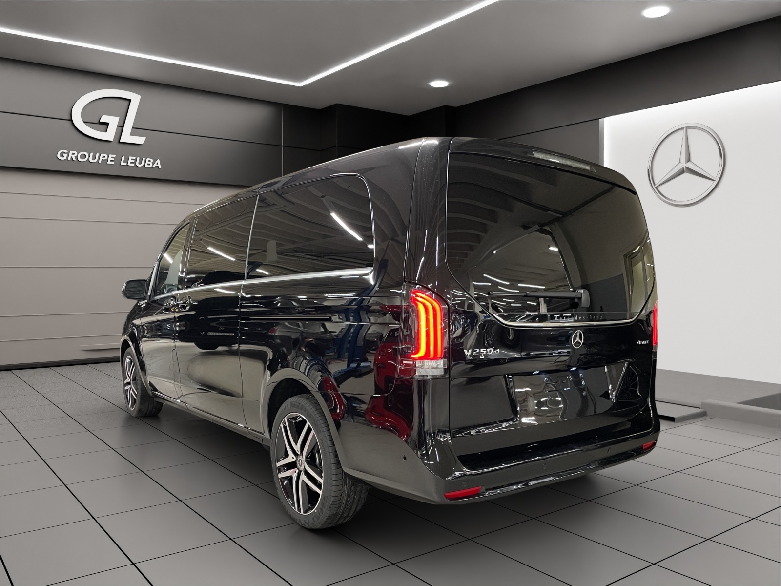 MERCEDES-BENZ V 250 d extralang 4Matic Style 9G-Tronic-image-3