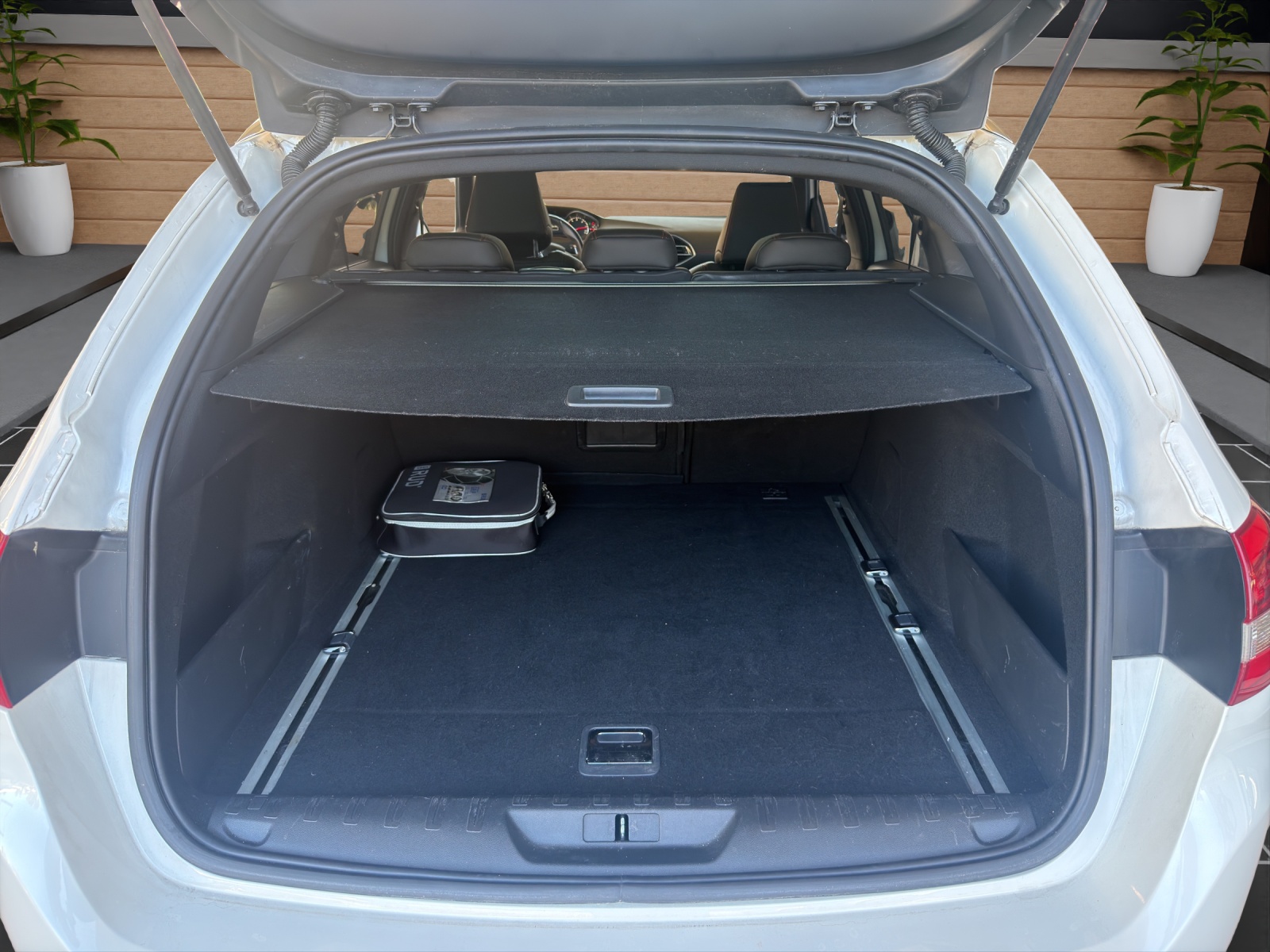 PEUGEOT 308 SW 2.0 BlueHDI GT-image-7