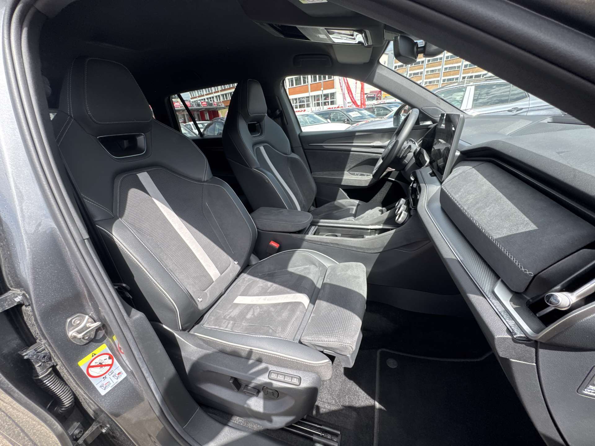 SKODA Kodiaq 2.0 TDi Sportline DSG-Automat 7-Plätzer-image-12