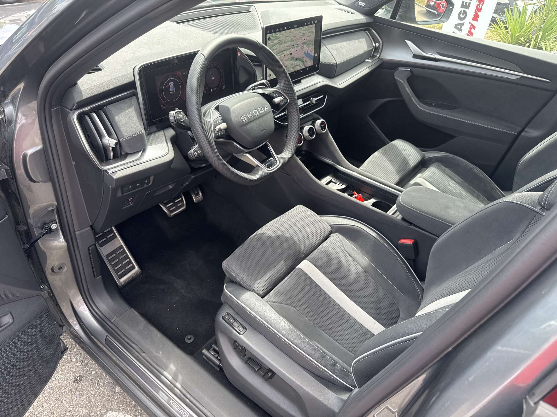 SKODA Kodiaq 2.0 TDi Sportline DSG-Automat 7-Plätzer-image-5
