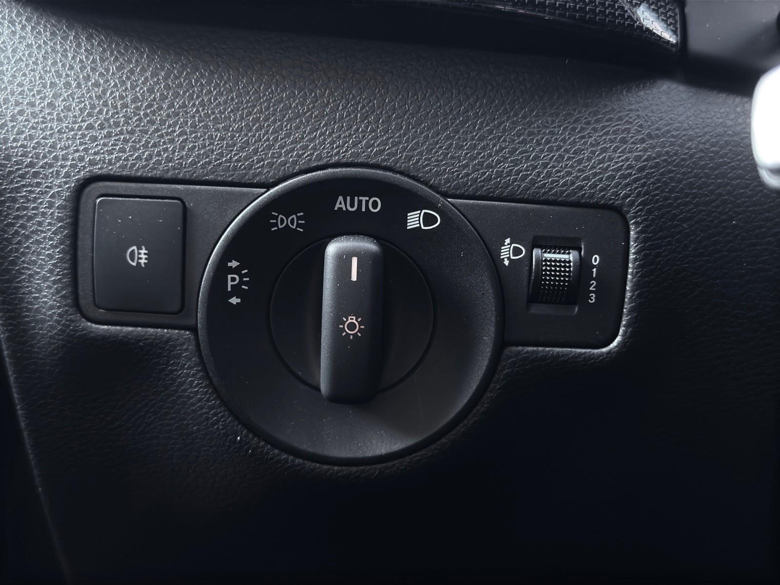 MERCEDES-BENZ B 180 7G-DCT-image-16