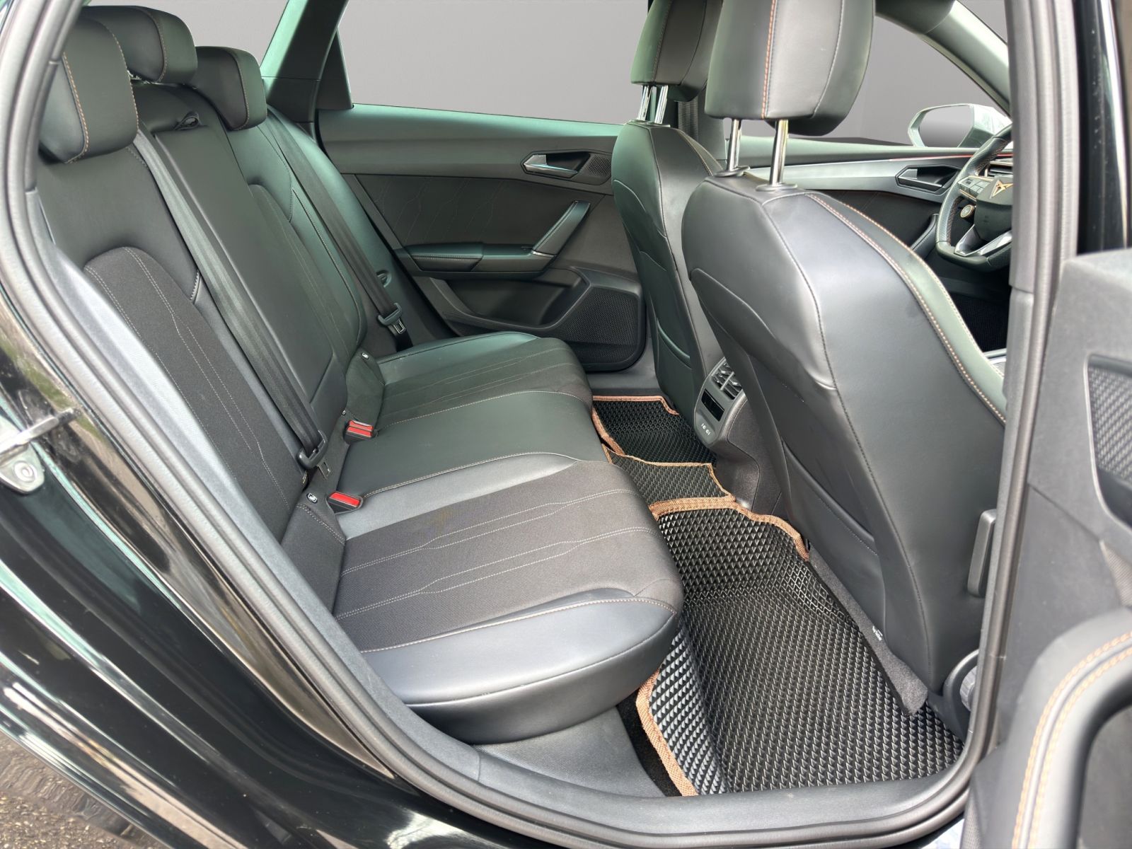 CUPRA Leon ST 1.5 eTSI DSG-image-12