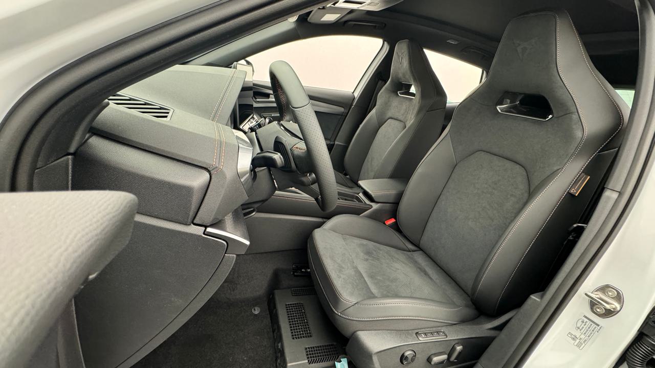 CUPRA Formentor 1.5 e-HYBRID pHEV VZ Black Edition-image-4