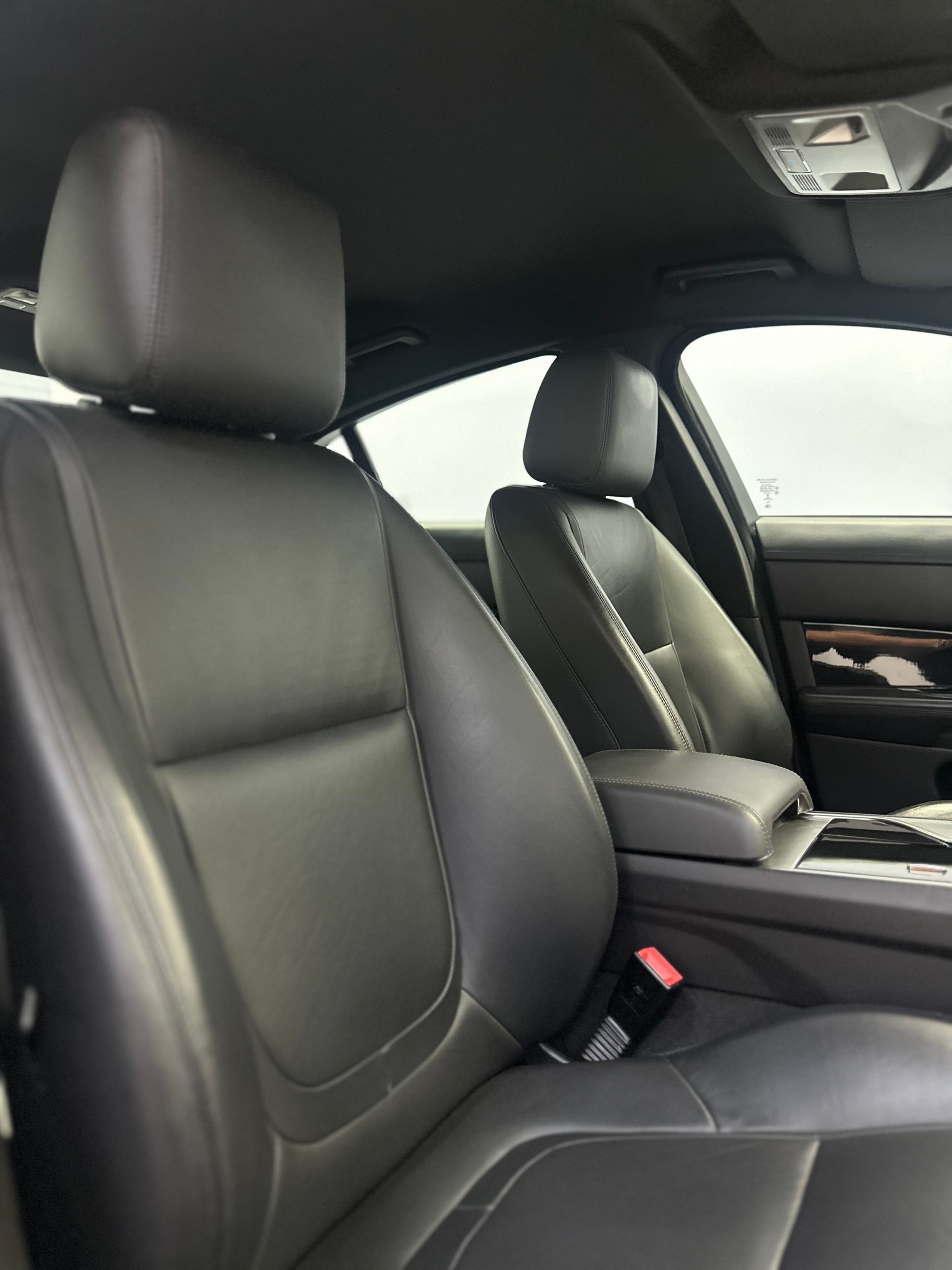 JAGUAR XF 3.0 V6 S/C Luxury 4x4-image-13