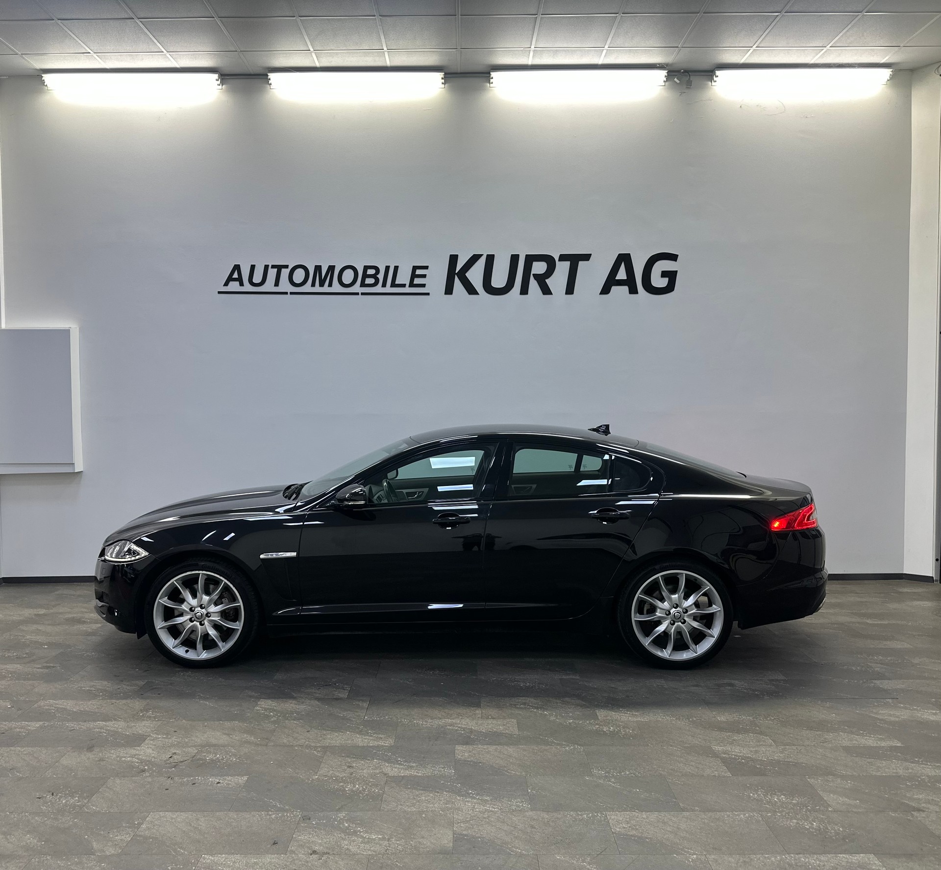 JAGUAR XF 3.0 V6 S/C Luxury 4x4-image-2
