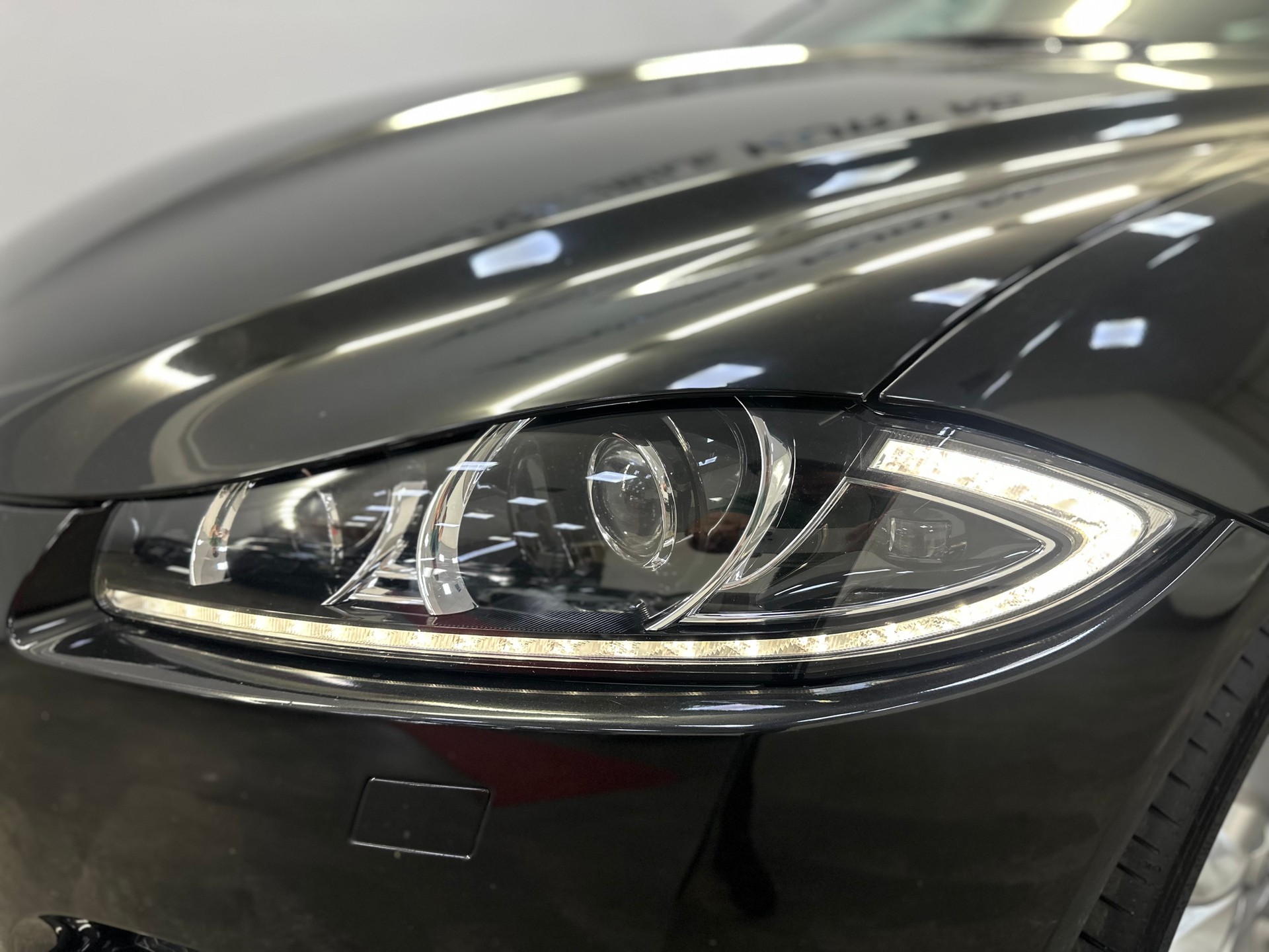 JAGUAR XF 3.0 V6 S/C Luxury 4x4-image-5
