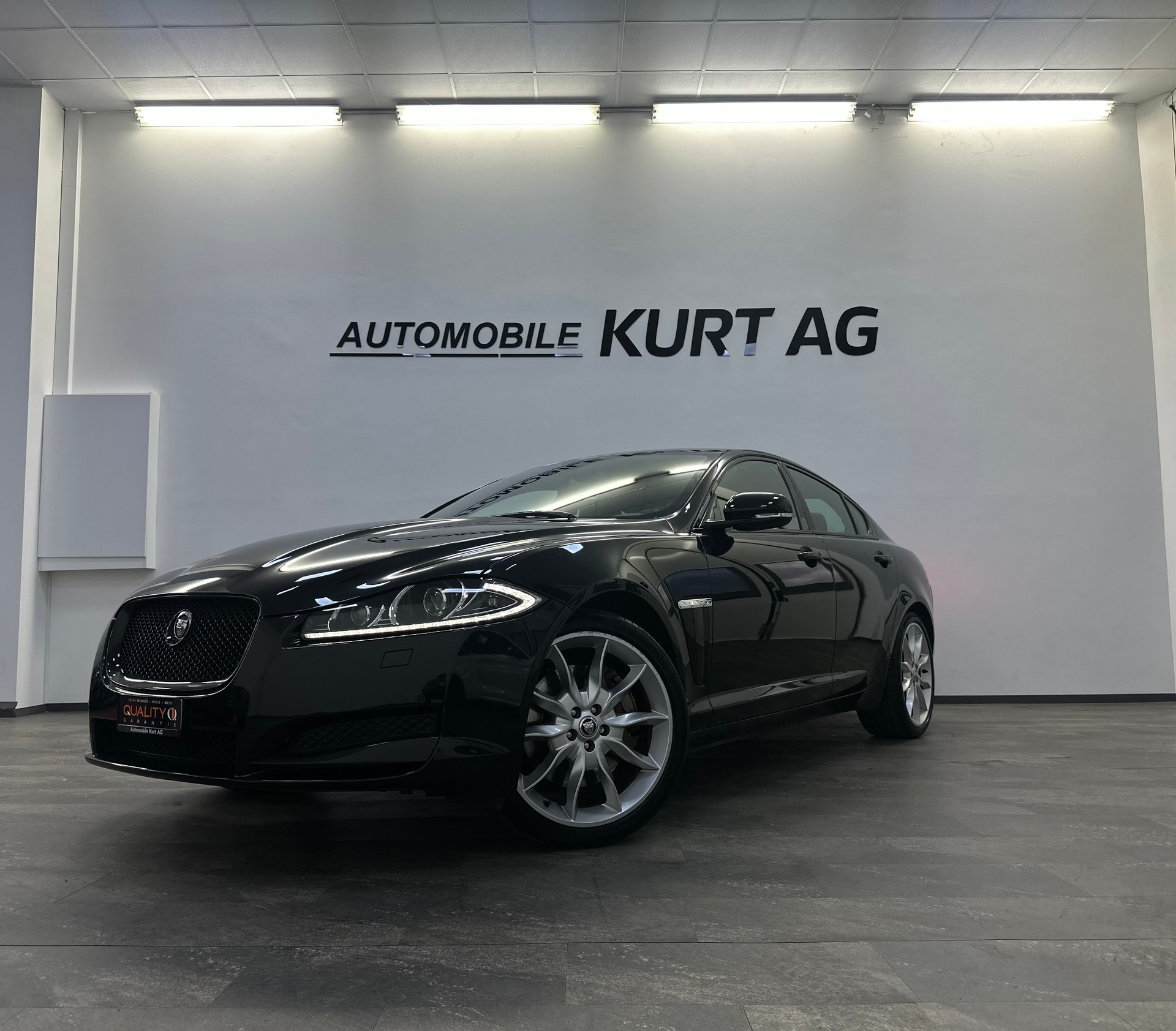 JAGUAR XF 3.0 V6 S/C Luxury 4x4-image-1