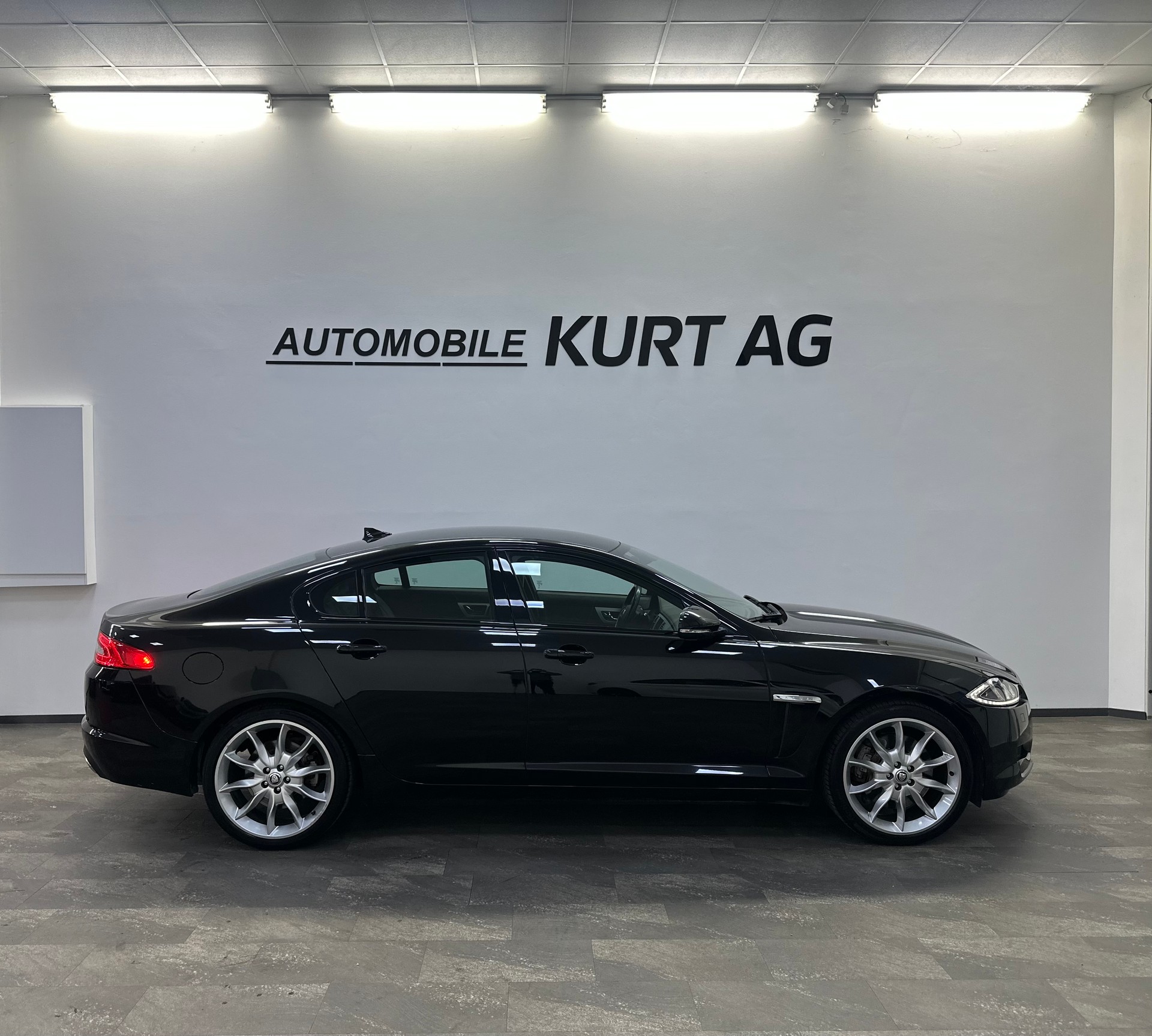 JAGUAR XF 3.0 V6 S/C Luxury 4x4-image-6