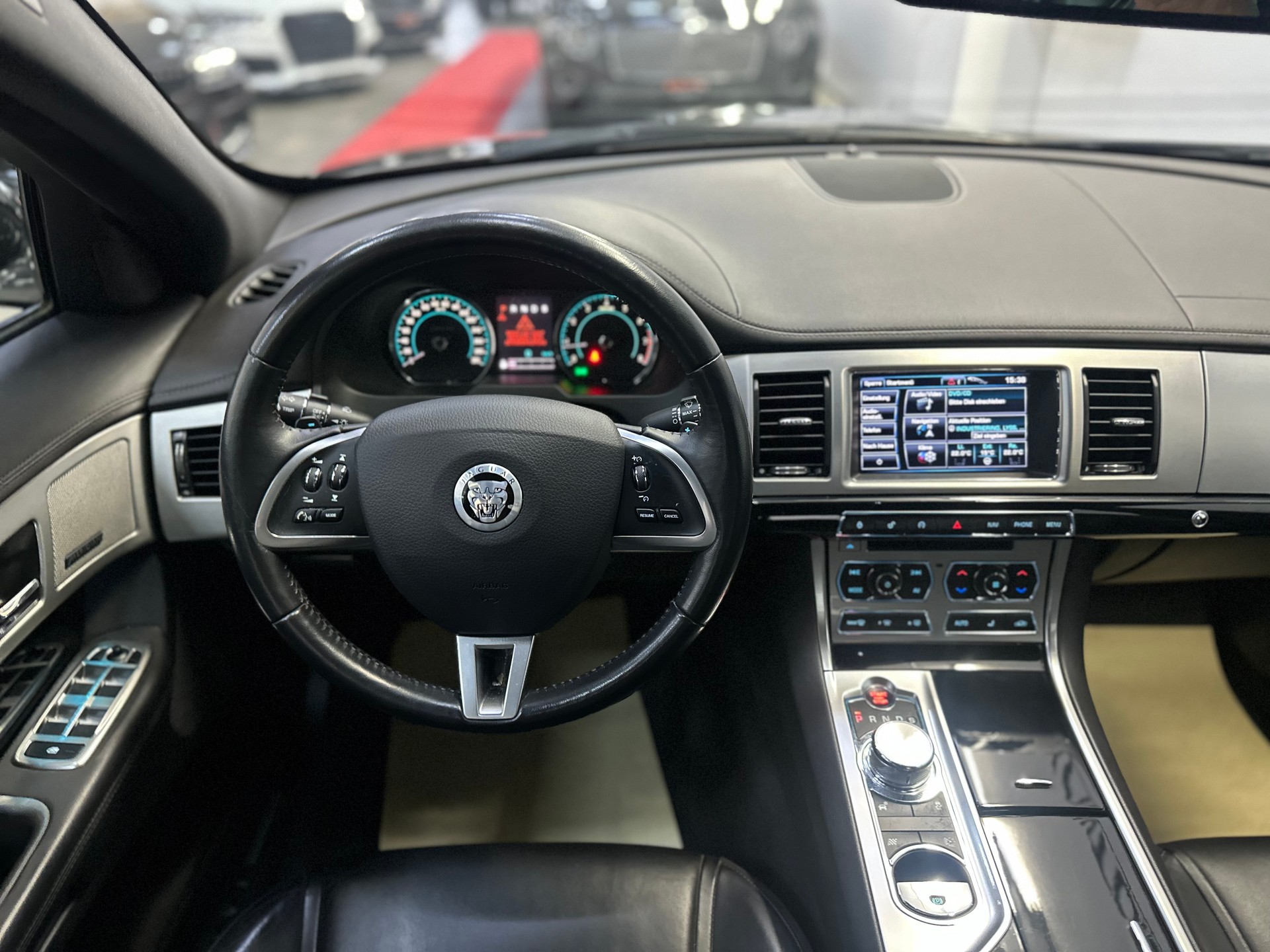 JAGUAR XF 3.0 V6 S/C Luxury 4x4-image-10