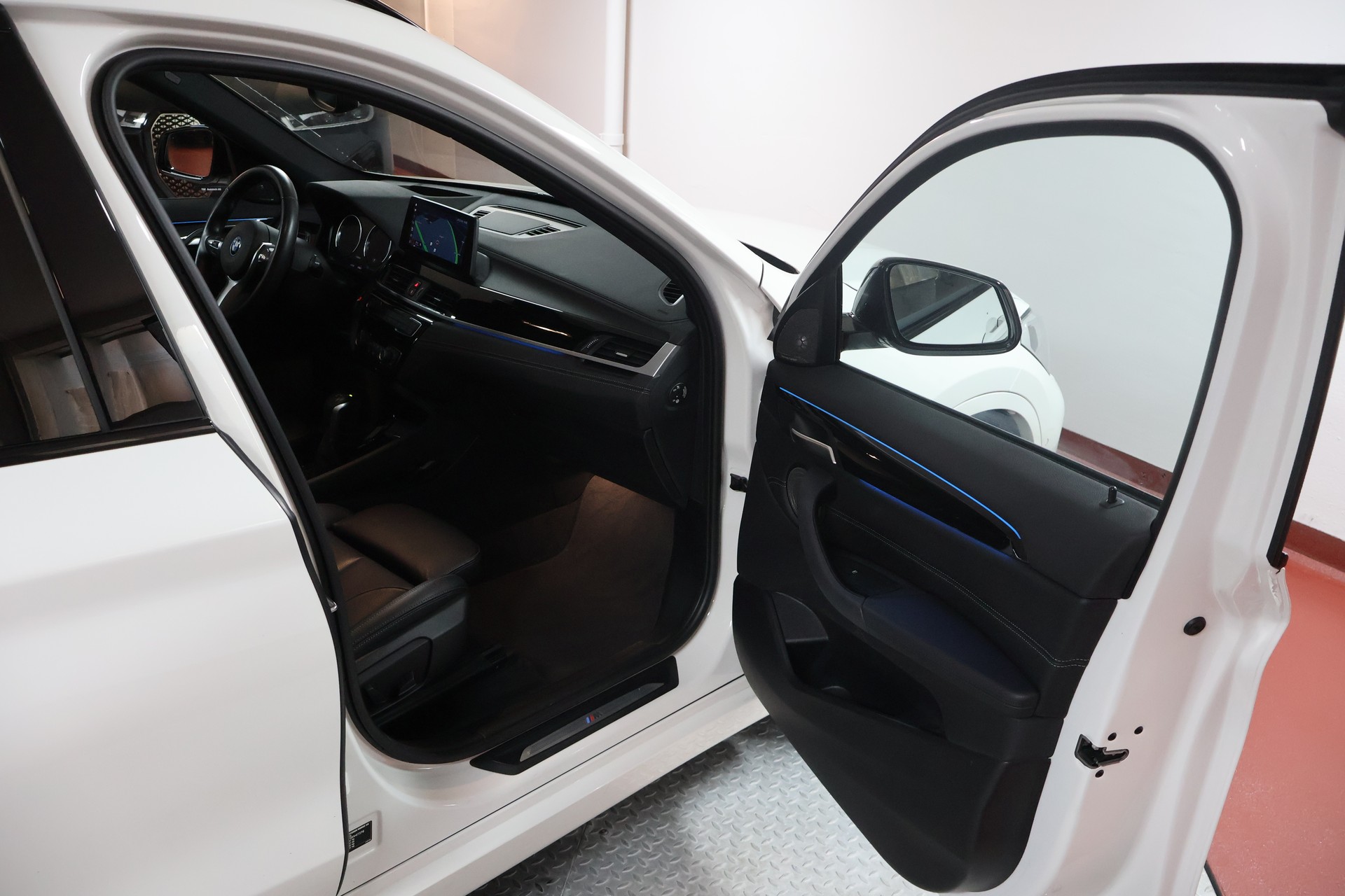 BMW X1 xDrive 25e M Sport Steptronic-image-13