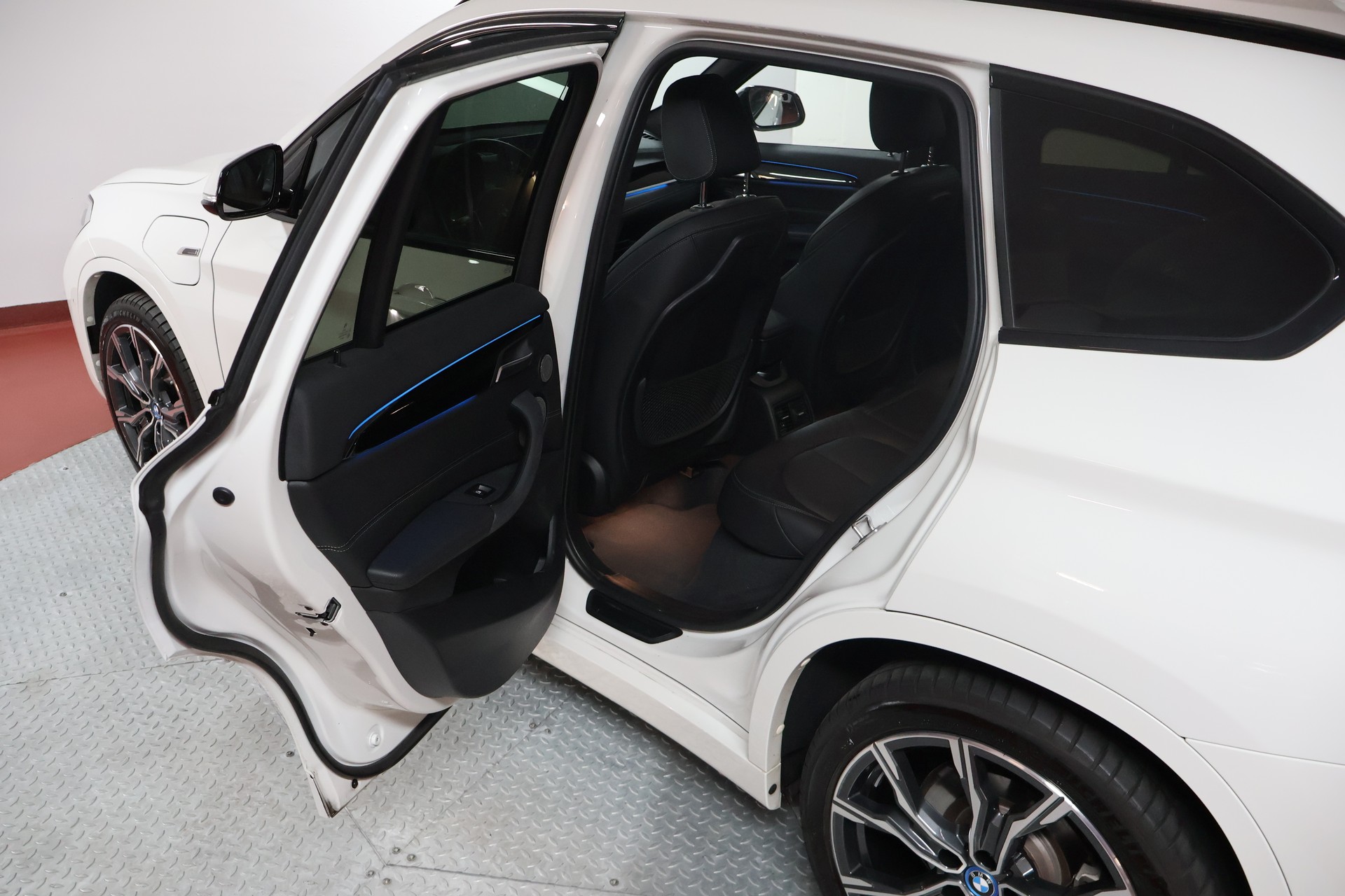 BMW X1 xDrive 25e M Sport Steptronic-image-14