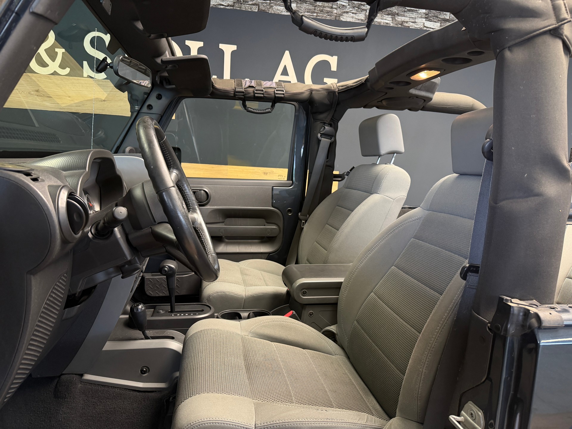 JEEP Wrangler 3.8 Unlimited Rubicon Sahara Automatic-image-12