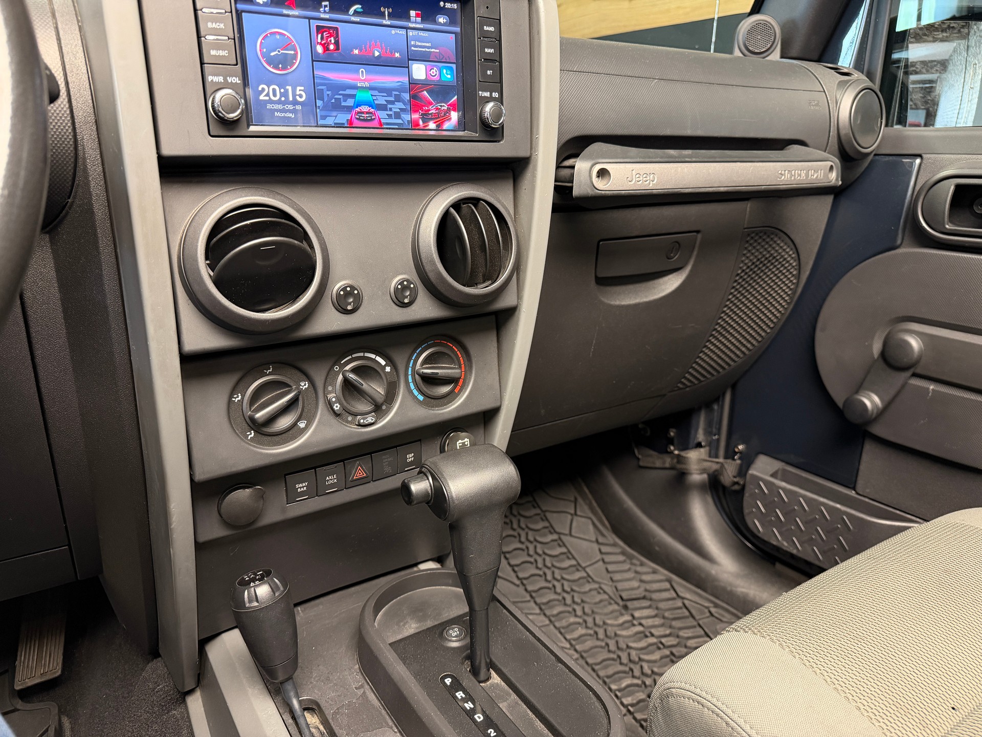 JEEP Wrangler 3.8 Unlimited Rubicon Sahara Automatic-image-14