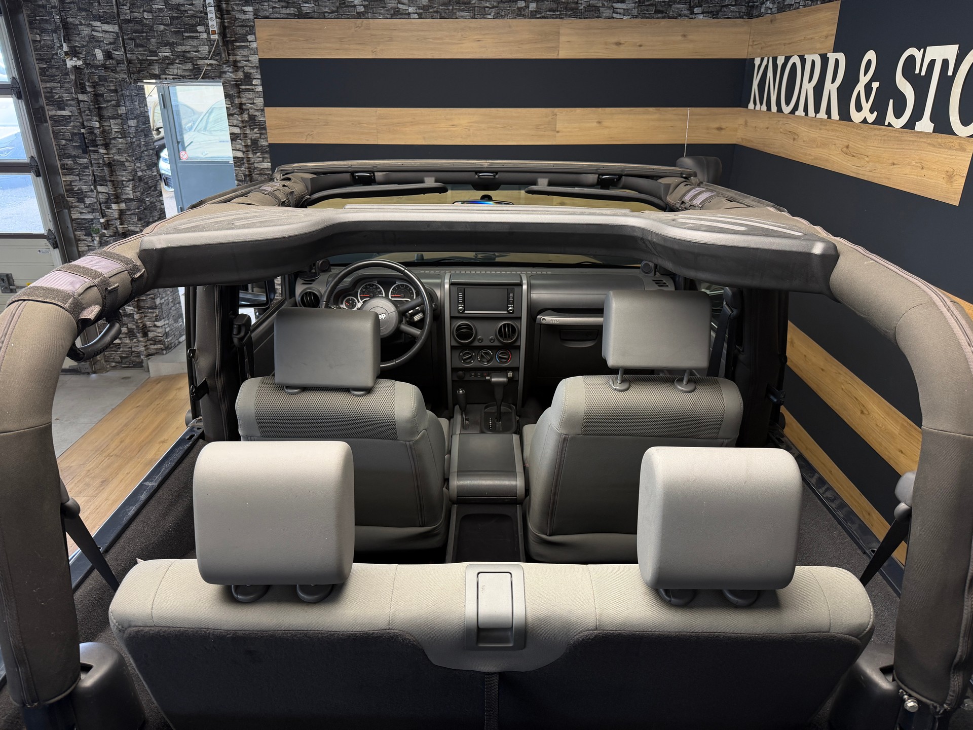 JEEP Wrangler 3.8 Unlimited Rubicon Sahara Automatic-image-11