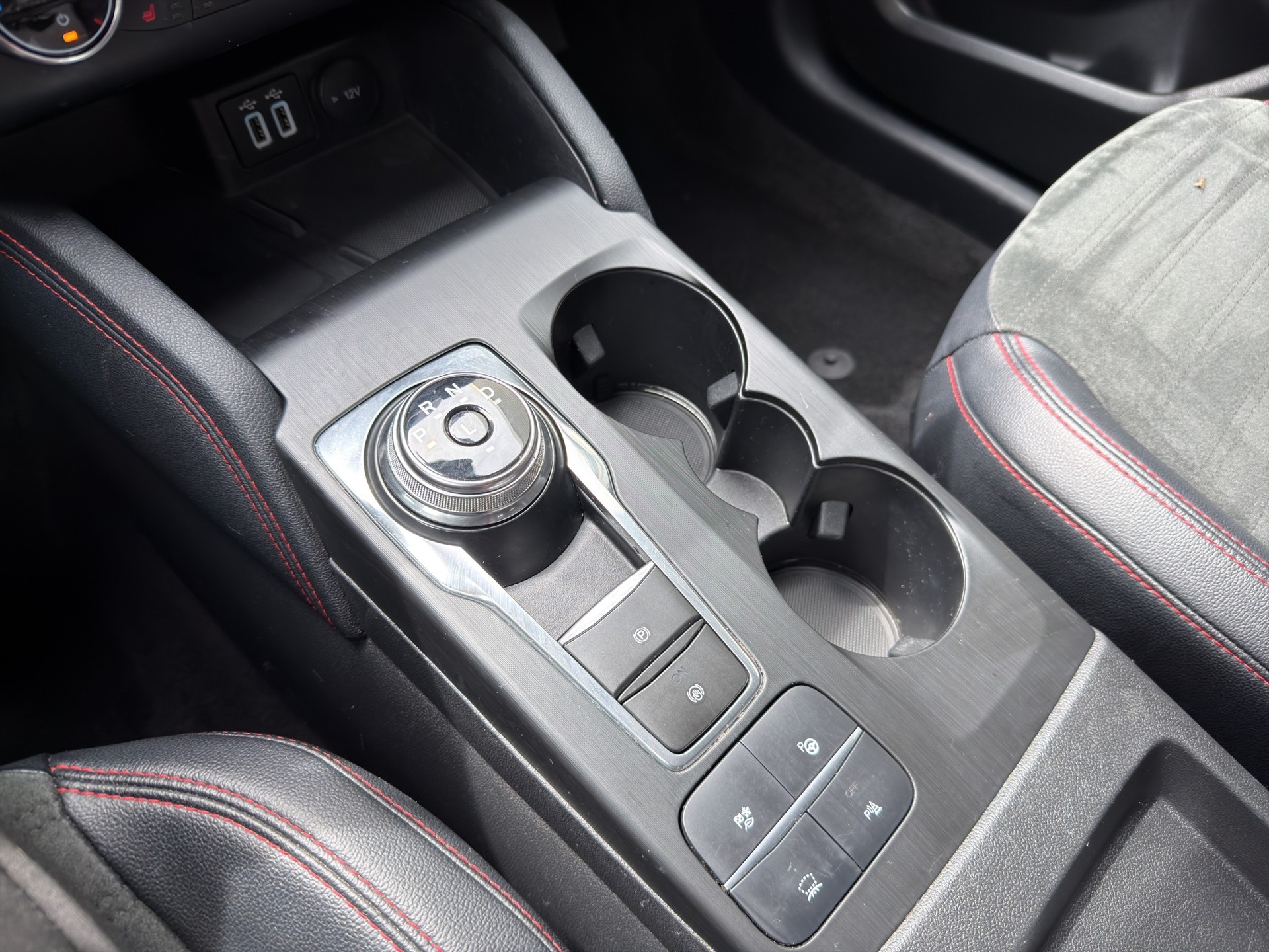 FORD Kuga 2.5 Hybrid ST-Line X 4x4-image-10