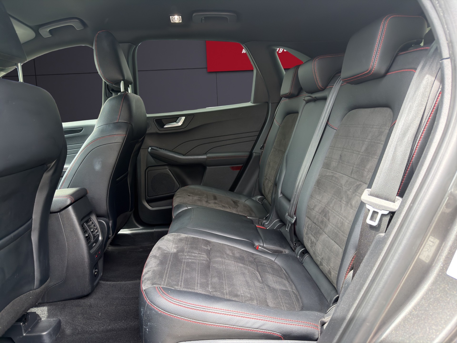 FORD Kuga 2.5 Hybrid ST-Line X 4x4-image-6