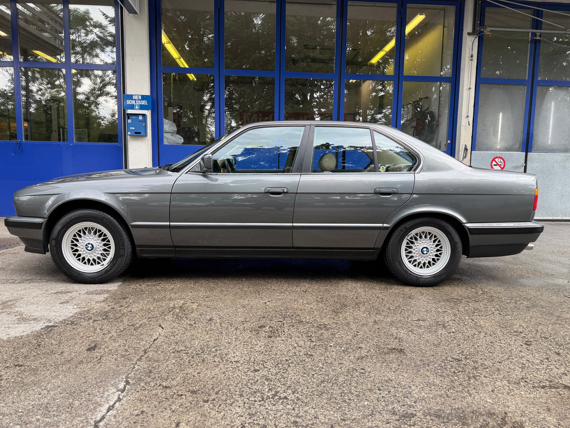 BMW 525i A-image-1