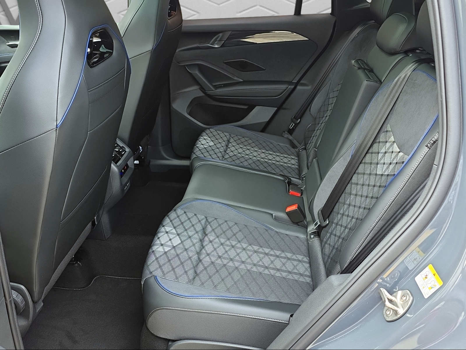VW Tiguan 2.0 TSI DSG R-Line United 4Motion-image-12