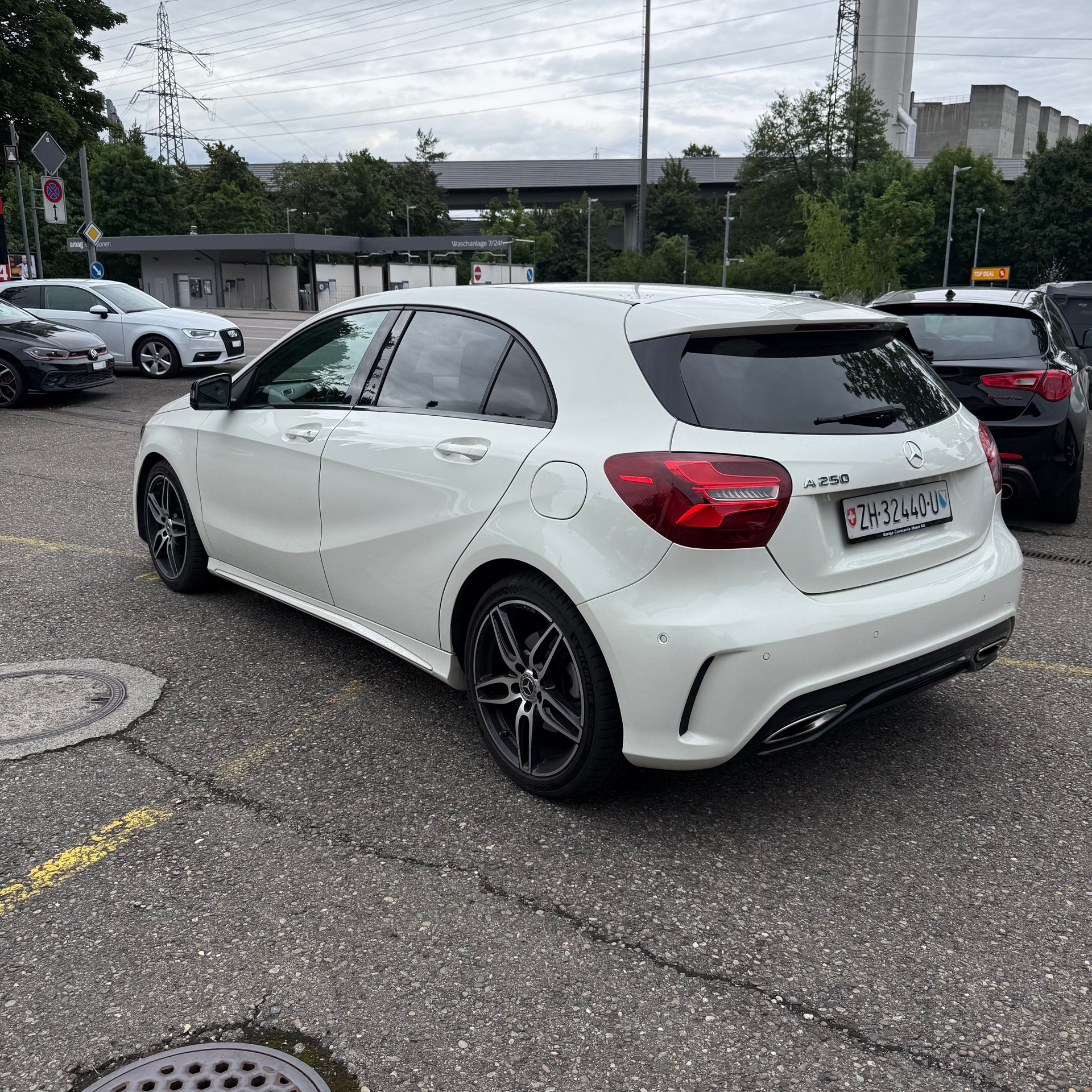 MERCEDES-BENZ A 250 AMG Line 7G-DCT *PANORAMA-DACH*-image-2