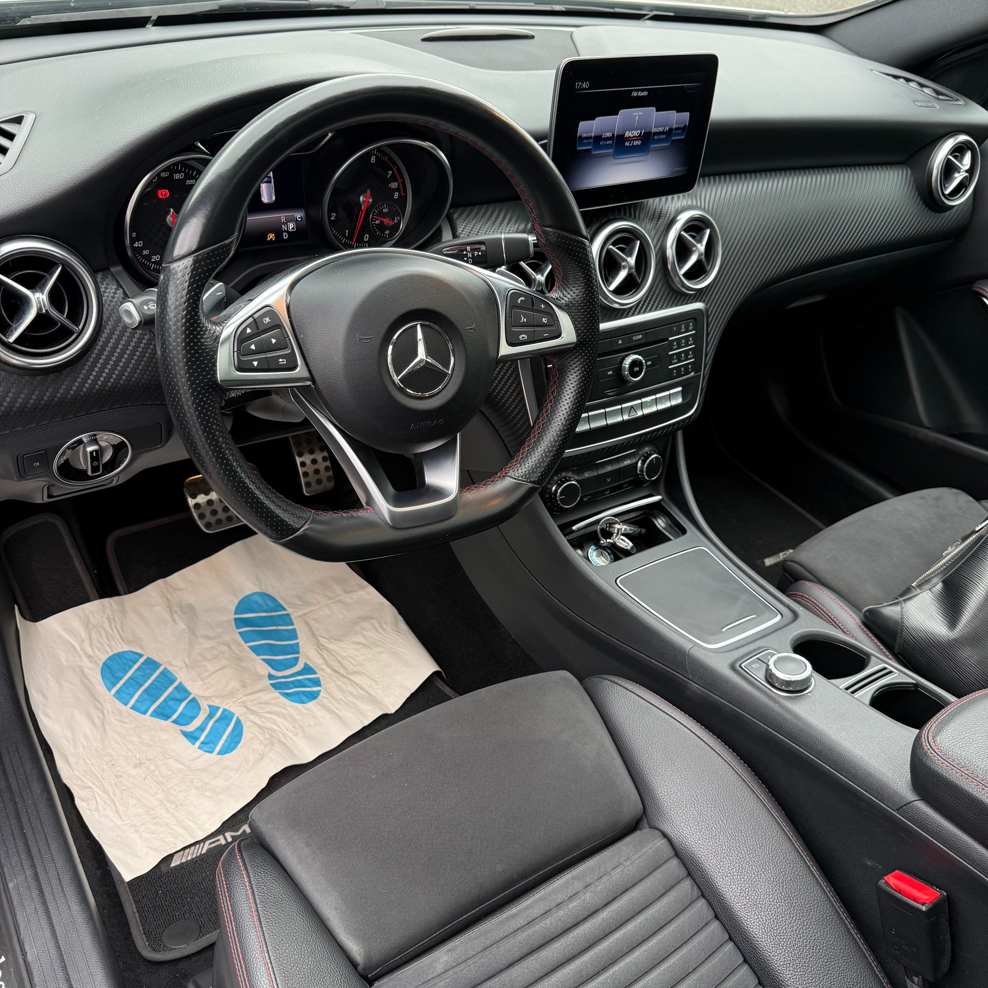 MERCEDES-BENZ A 250 AMG Line 7G-DCT *PANORAMA-DACH*-image-3