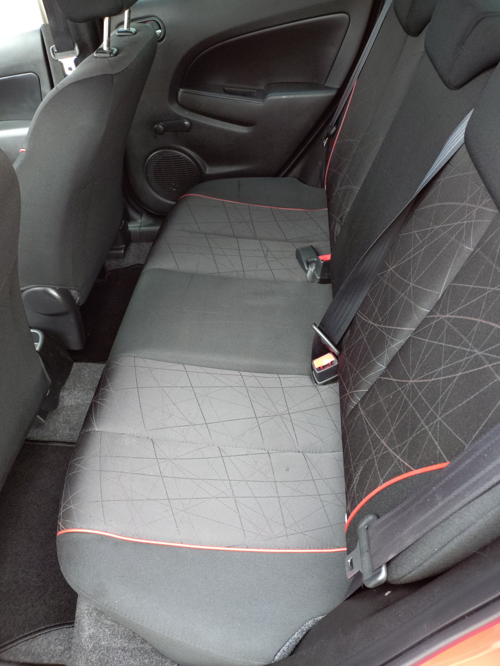 MAZDA 2 1.3i 16V Voila ma Suisse Edition-image-11