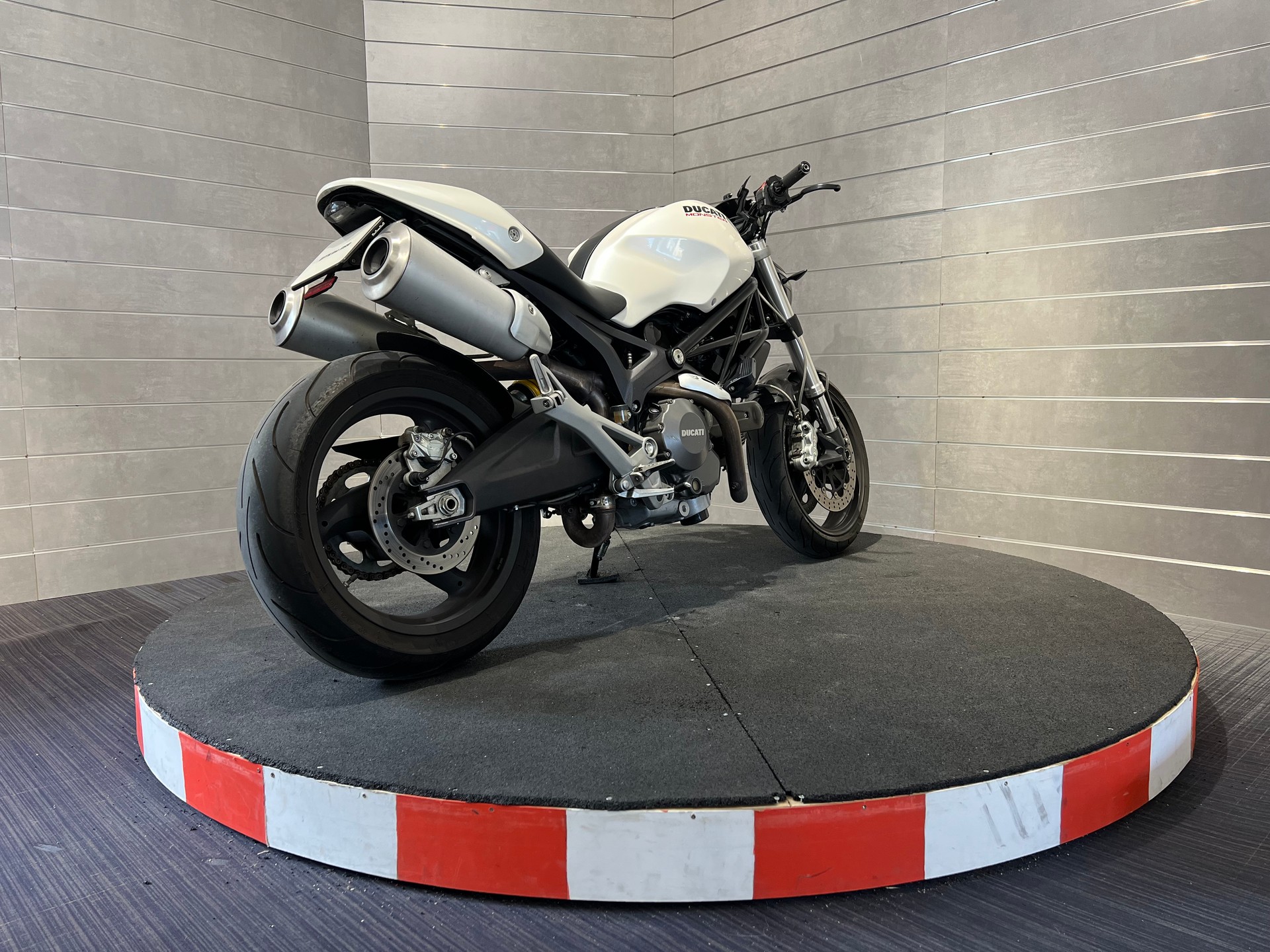 DUCATI Monster 696M 25kW-image-4