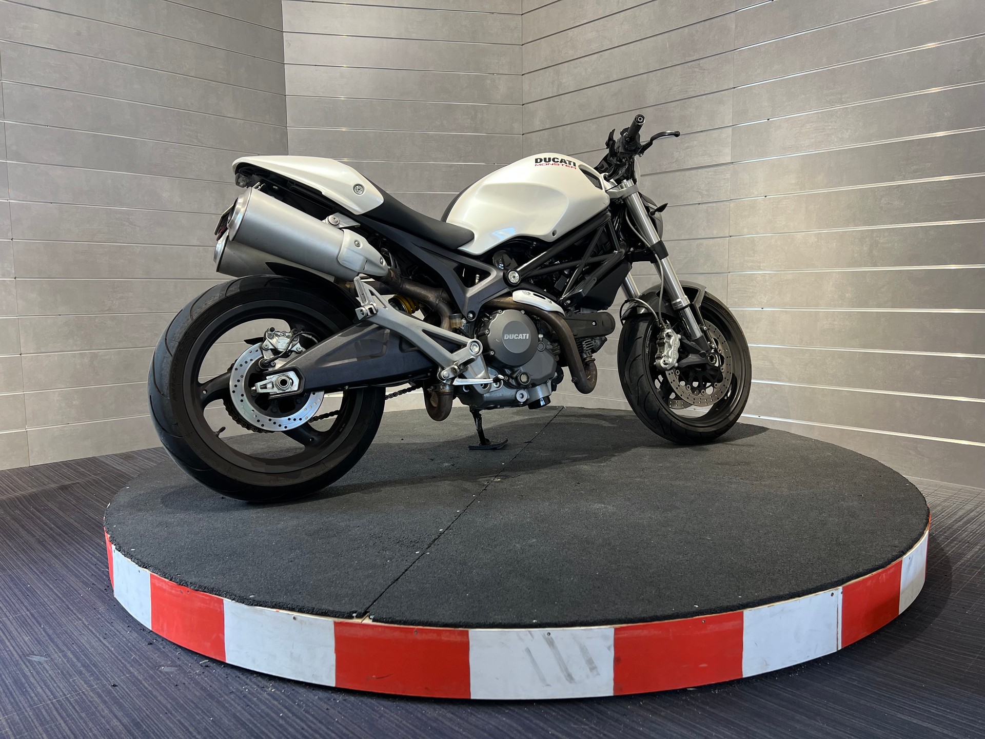 DUCATI Monster 696M 25kW-image-5