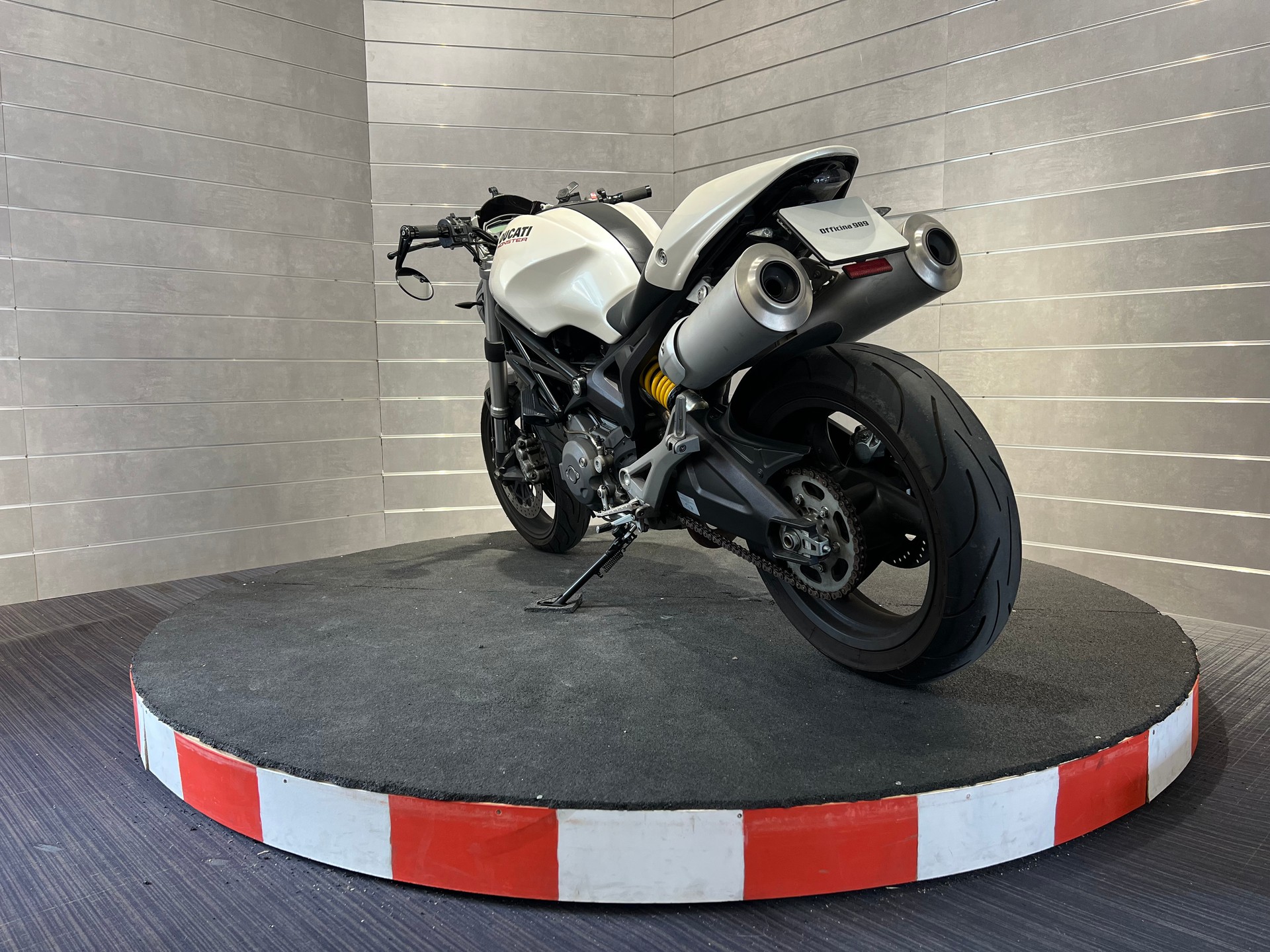 DUCATI Monster 696M 25kW-showroom-element-3
