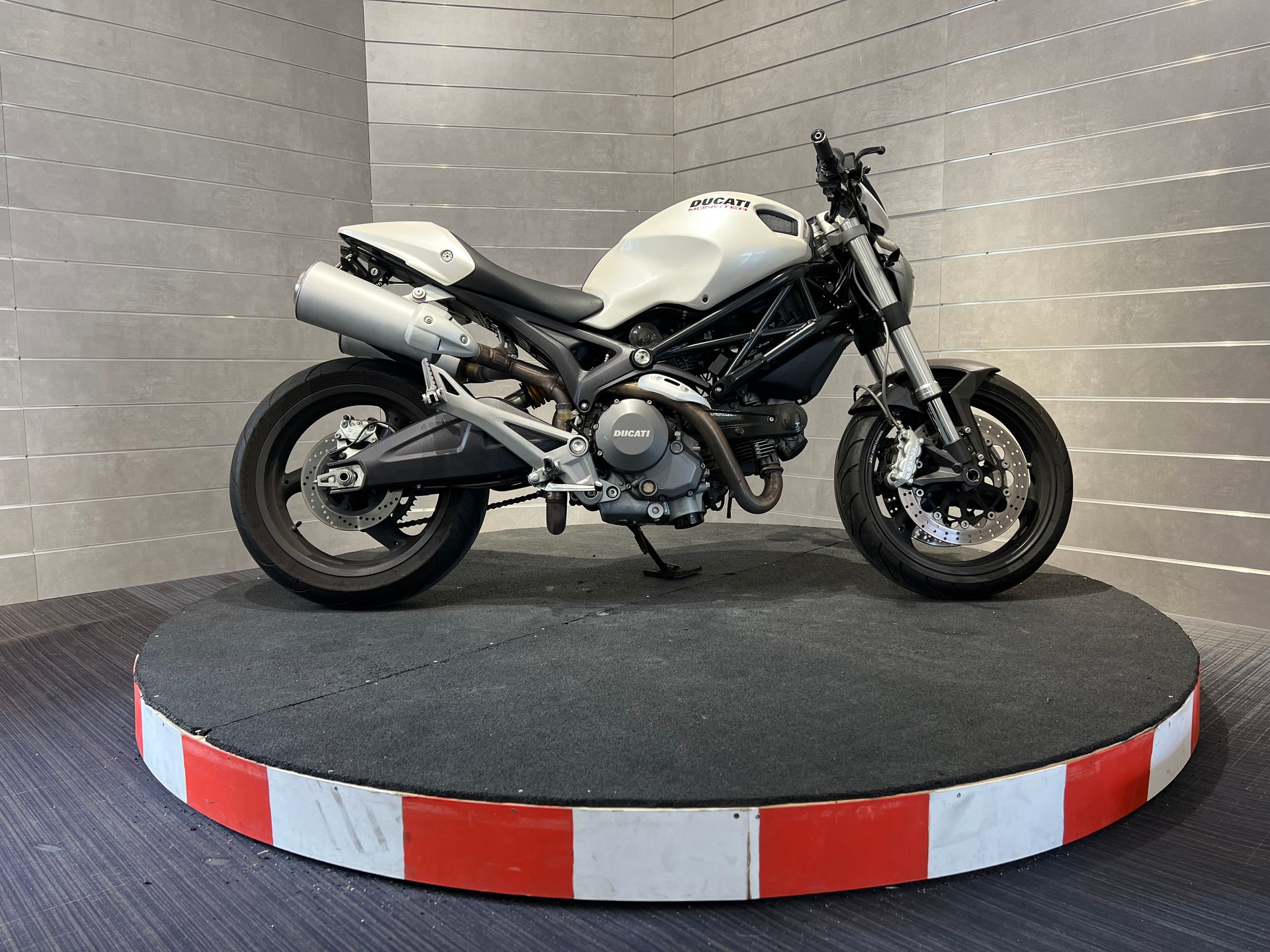 DUCATI Monster 696M 25kW-image-6