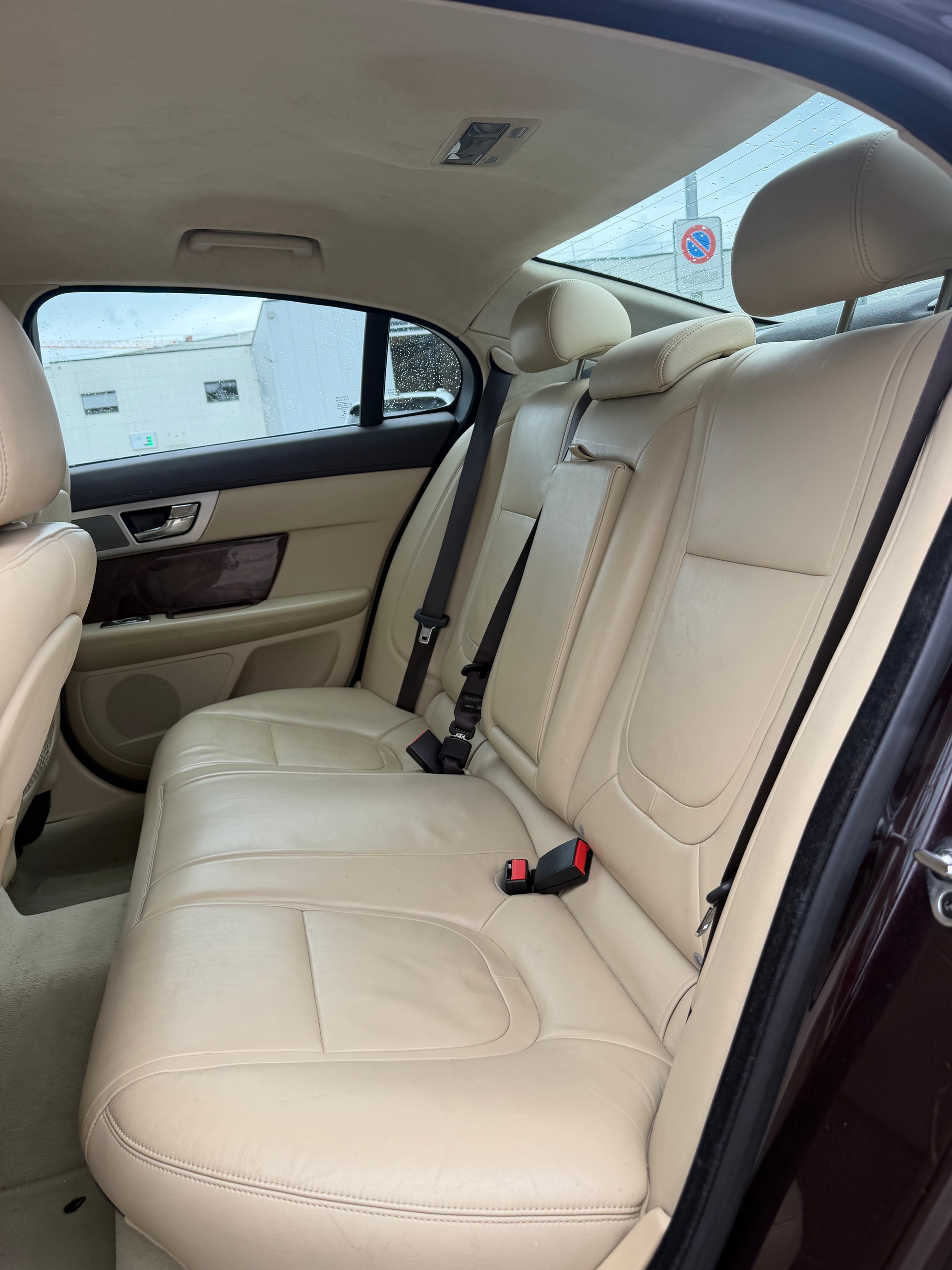 JAGUAR XF 3.0d V6 Premium Luxury-image-8