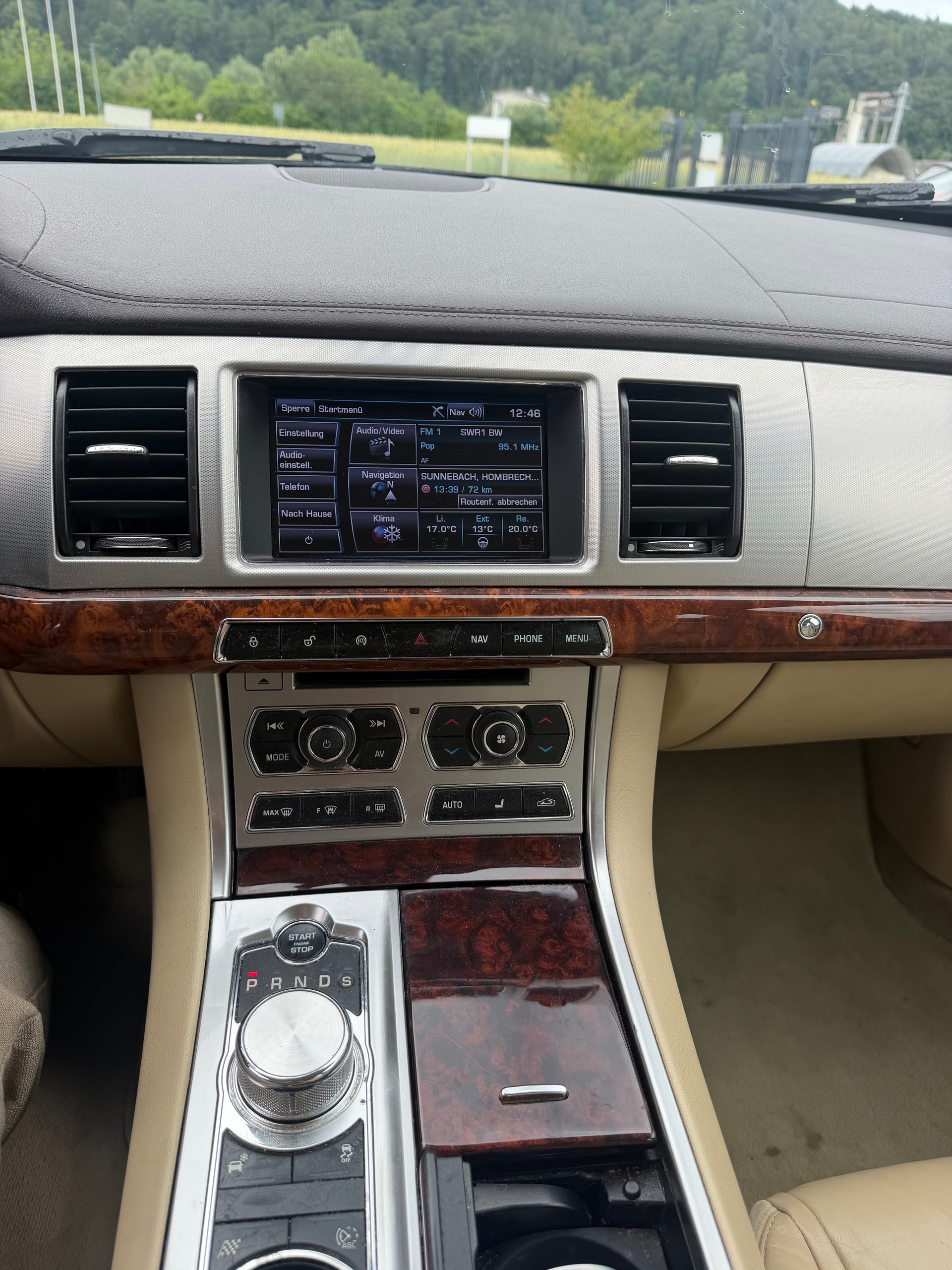 JAGUAR XF 3.0d V6 Premium Luxury-image-11