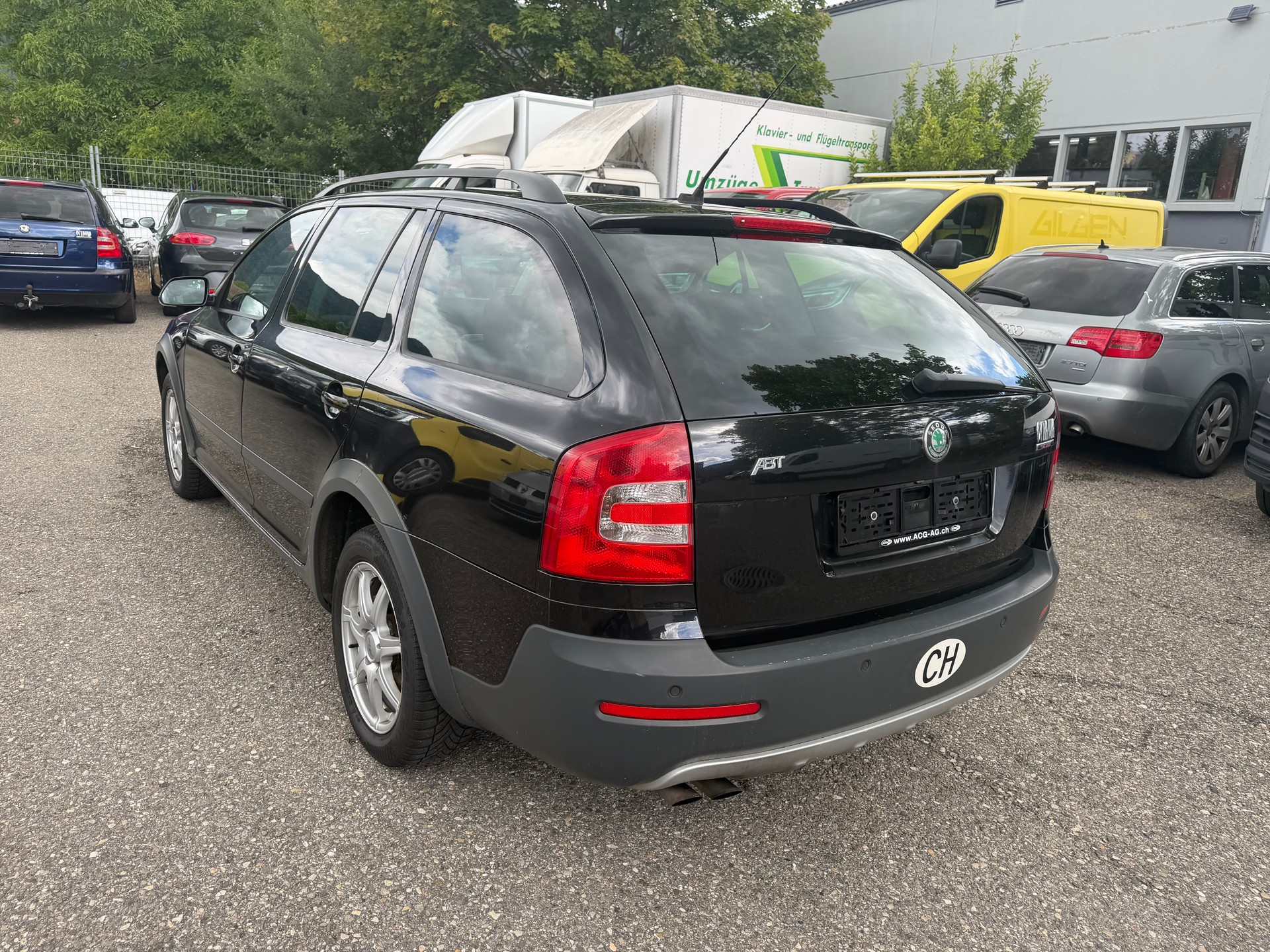 SKODA Octavia Scout 2.0 TDI 4x4 * Leder * Klima-auto * Navi * Xenon * Tempomat * PDC V&H * B04-image-9