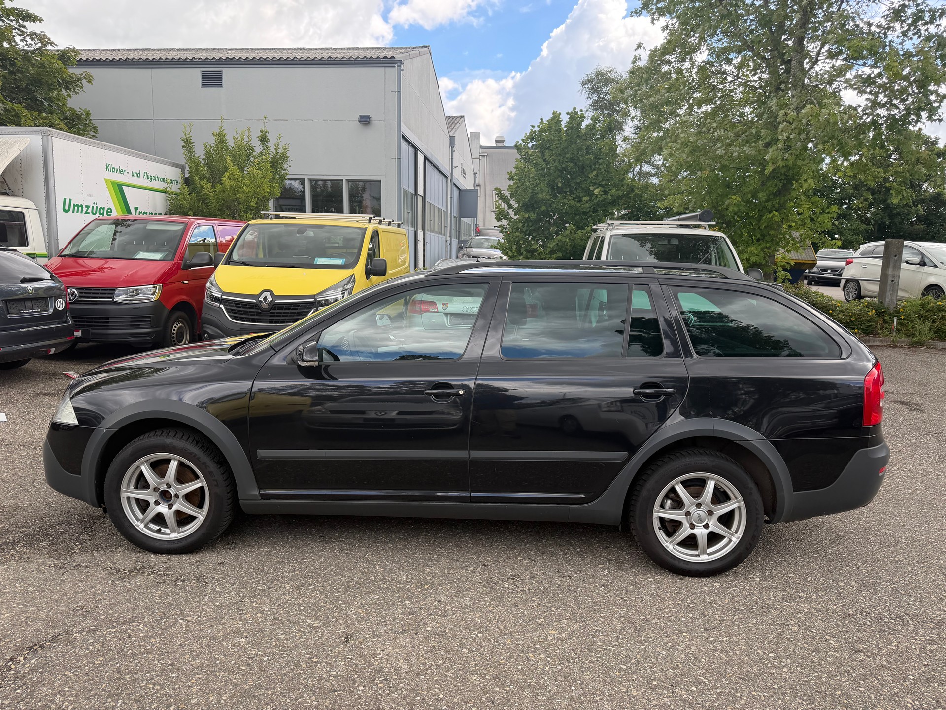 SKODA Octavia Scout 2.0 TDI 4x4 * Leder * Klima-auto * Navi * Xenon * Tempomat * PDC V&H * B04-image-7
