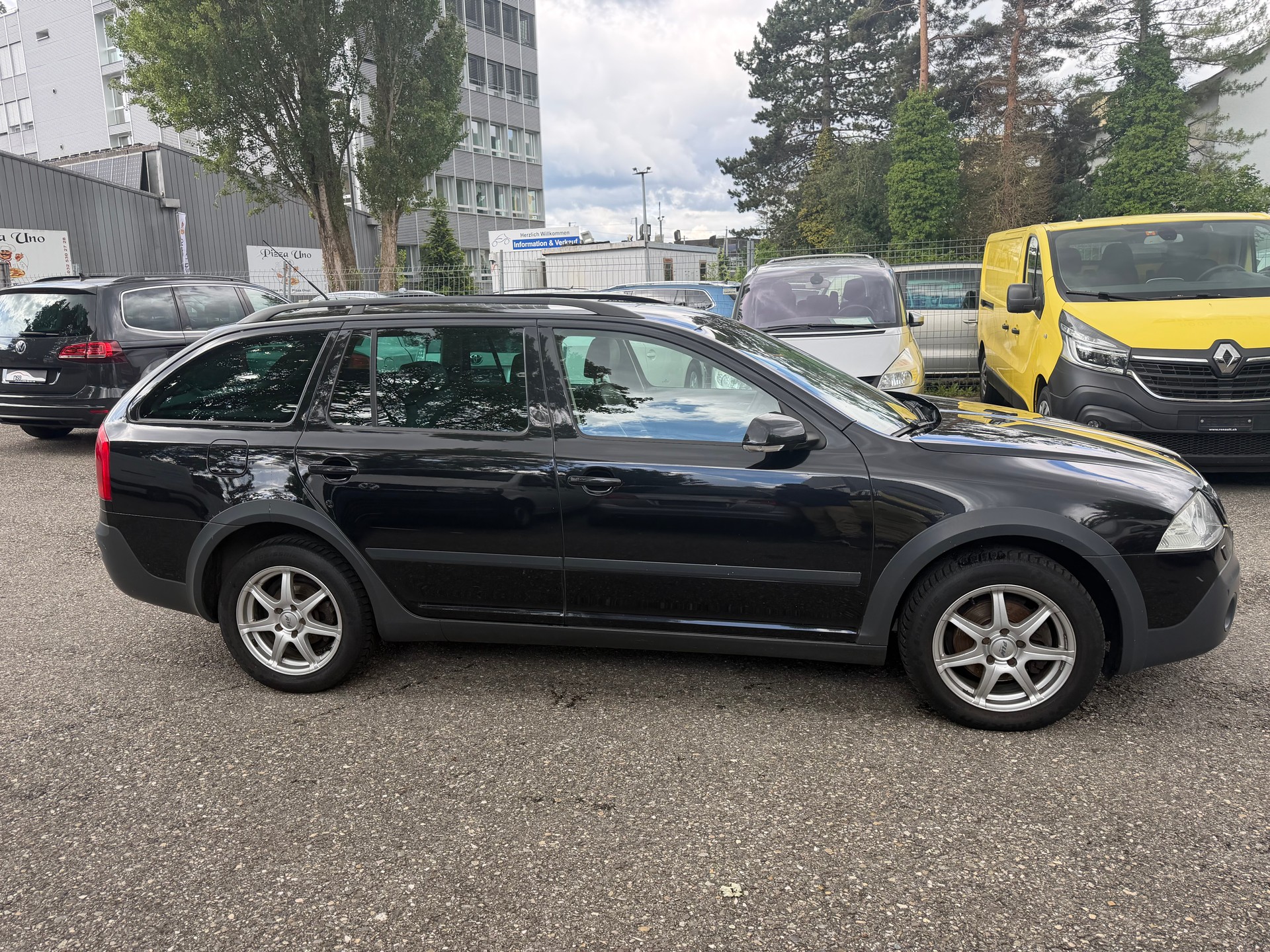SKODA Octavia Scout 2.0 TDI 4x4 * Leder * Klima-auto * Navi * Xenon * Tempomat * PDC V&H * B04-image-8