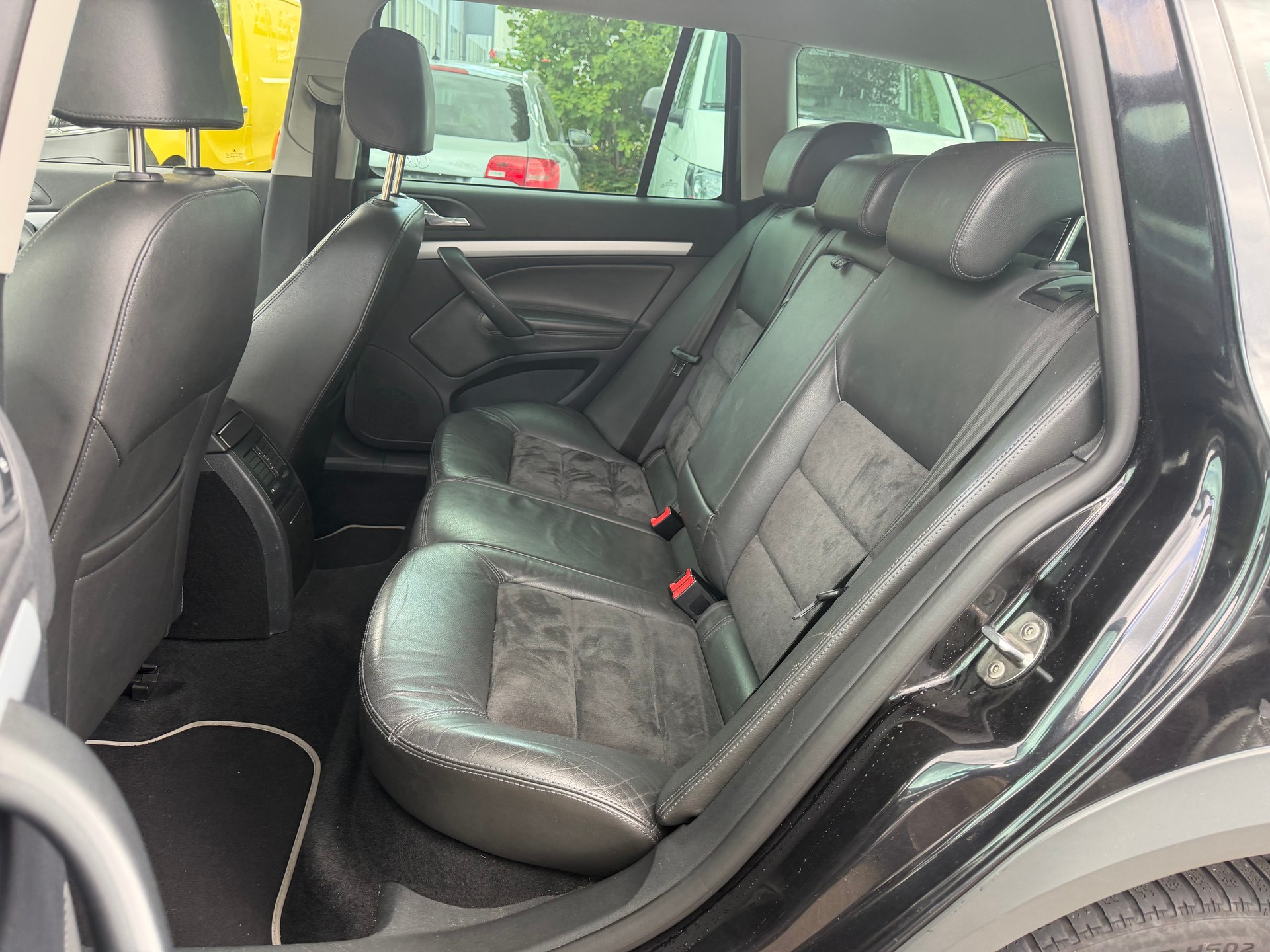 SKODA Octavia Scout 2.0 TDI 4x4 * Leder * Klima-auto * Navi * Xenon * Tempomat * PDC V&H * B04-image-2
