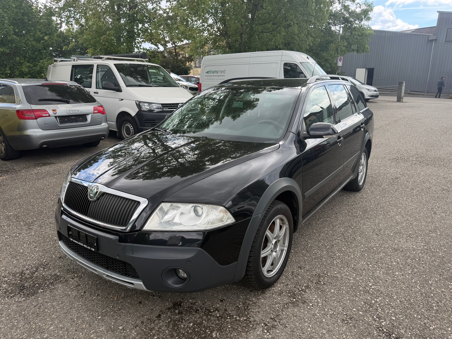 SKODA Octavia Scout 2.0 TDI 4x4 * Leder * Klima-auto * Navi * Xenon * Tempomat * PDC V&H * B04-image-0