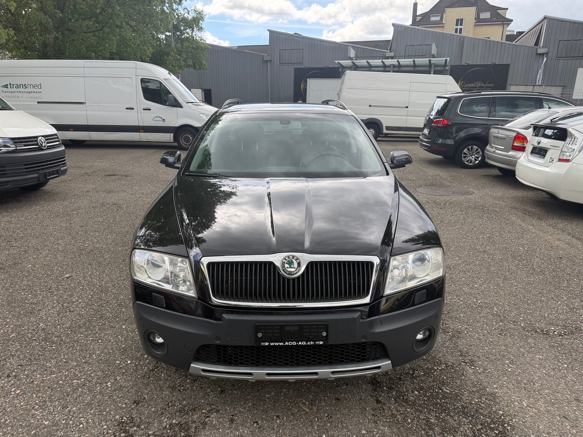 SKODA Octavia Scout 2.0 TDI 4x4 * Leder * Klima-auto * Navi * Xenon * Tempomat * PDC V&H * B04-image-1