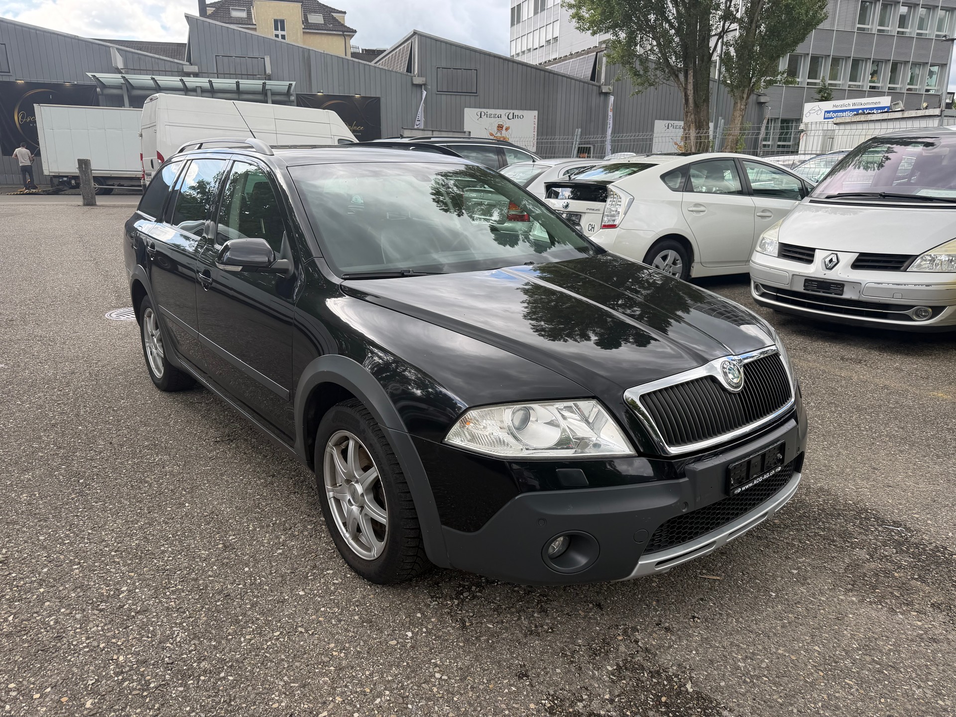 SKODA Octavia Scout 2.0 TDI 4x4 * Leder * Klima-auto * Navi * Xenon * Tempomat * PDC V&H * B04-image-5
