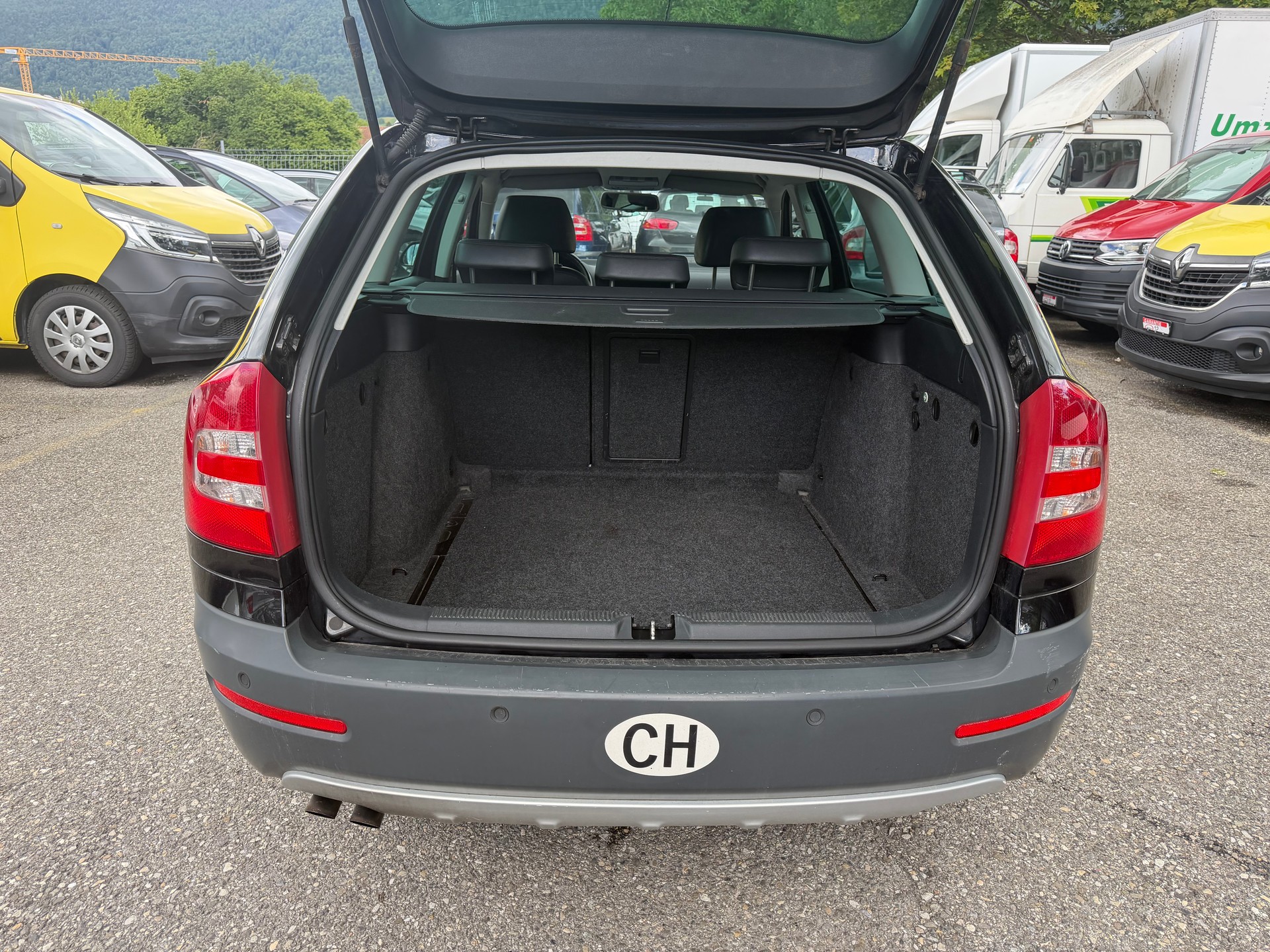 SKODA Octavia Scout 2.0 TDI 4x4 * Leder * Klima-auto * Navi * Xenon * Tempomat * PDC V&H * B04-image-11