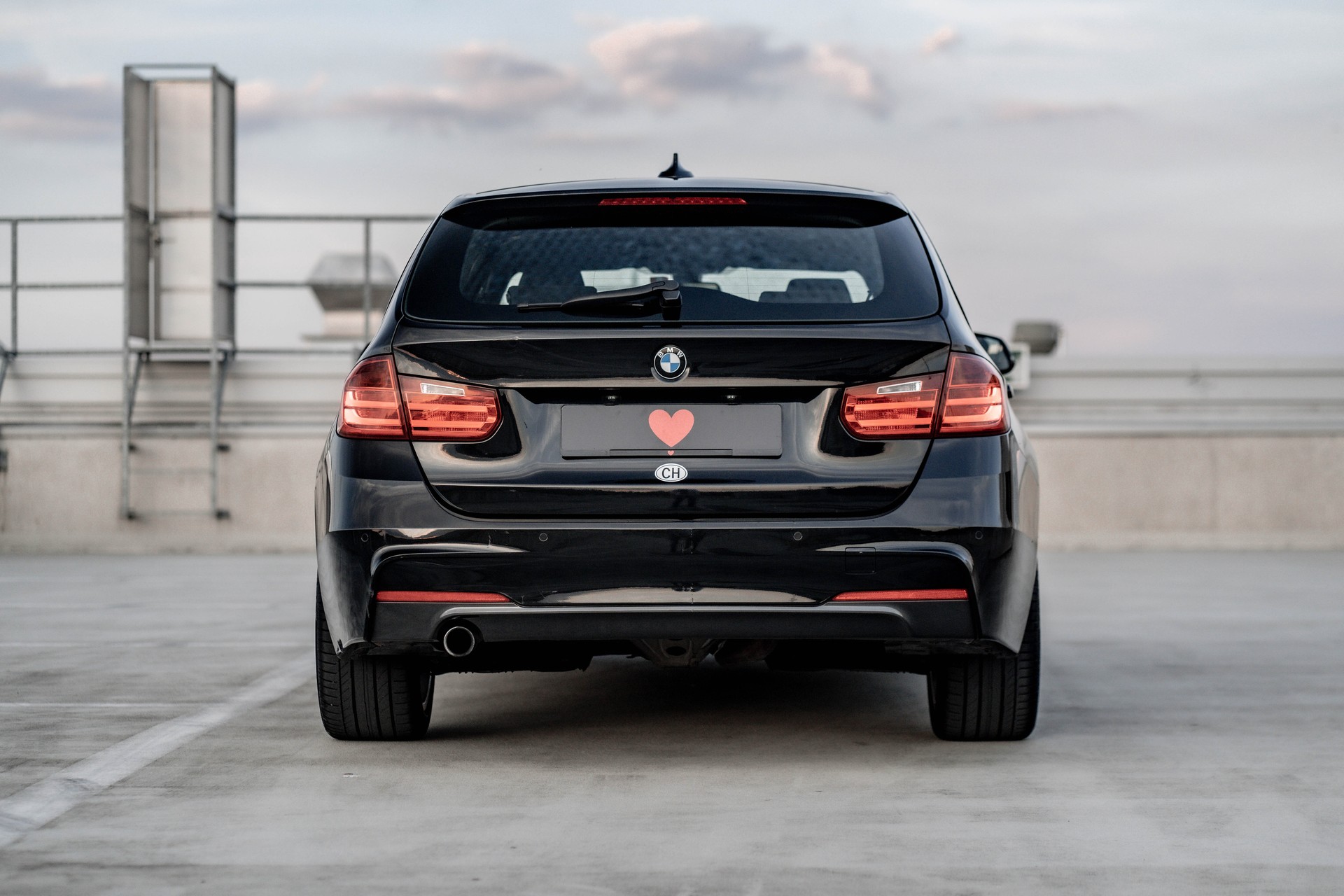 BMW 320d xDrive Touring M-Paket * traumhafte Ausstattung * Harman Kardon * technisch einwandfrei *-image-4