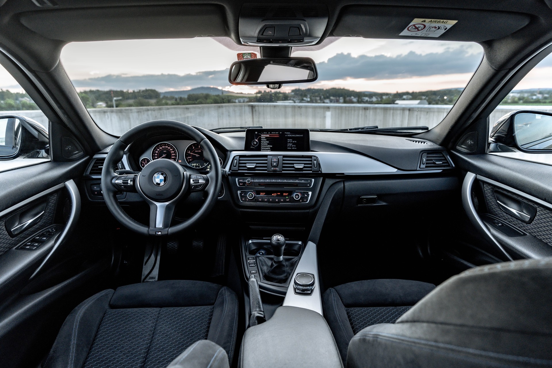 BMW 320d xDrive Touring M-Paket * traumhafte Ausstattung * Harman Kardon * technisch einwandfrei *-image-6
