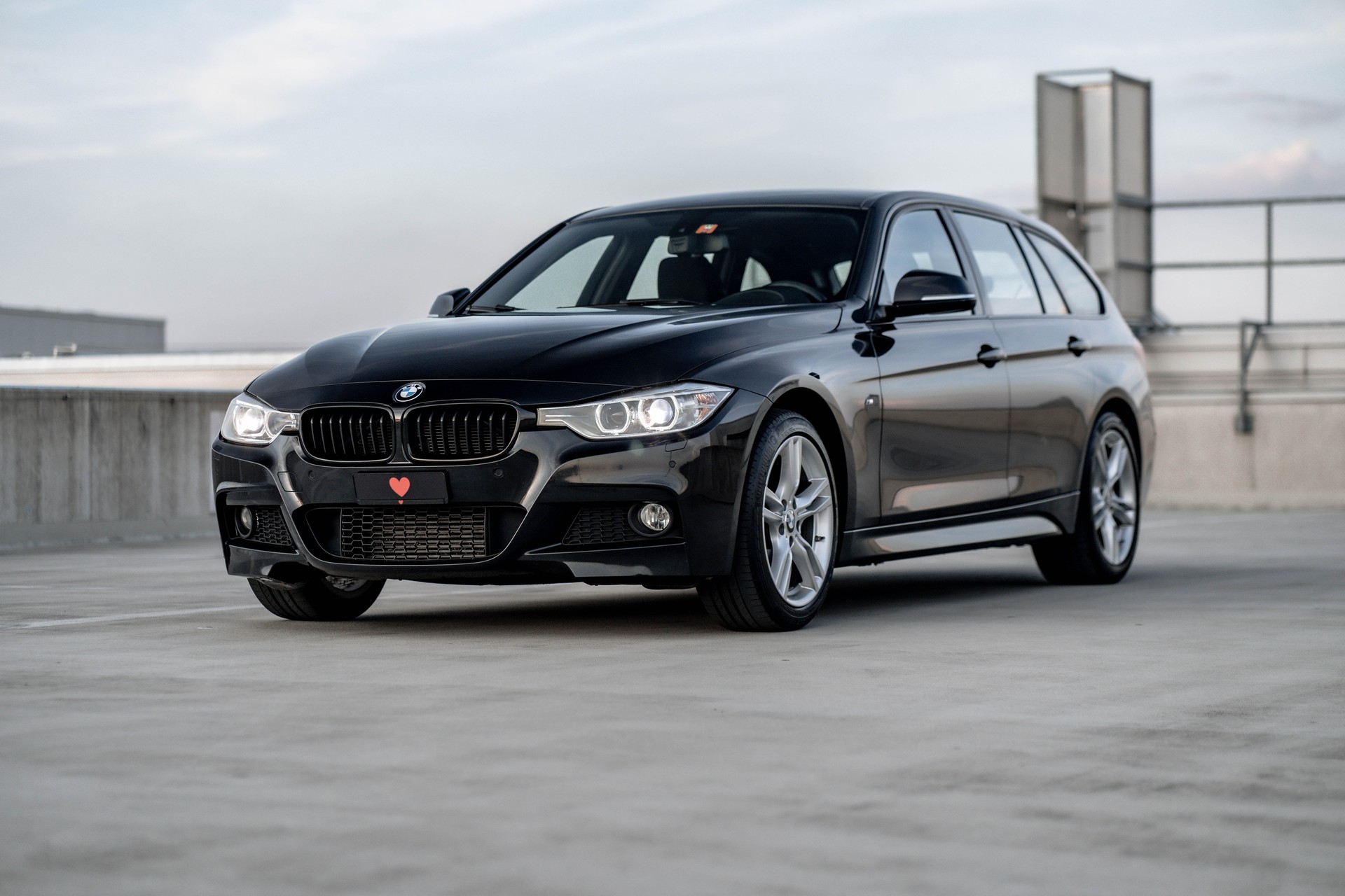 BMW 320d xDrive Touring M-Paket * traumhafte Ausstattung * Harman Kardon * technisch einwandfrei *-image-0