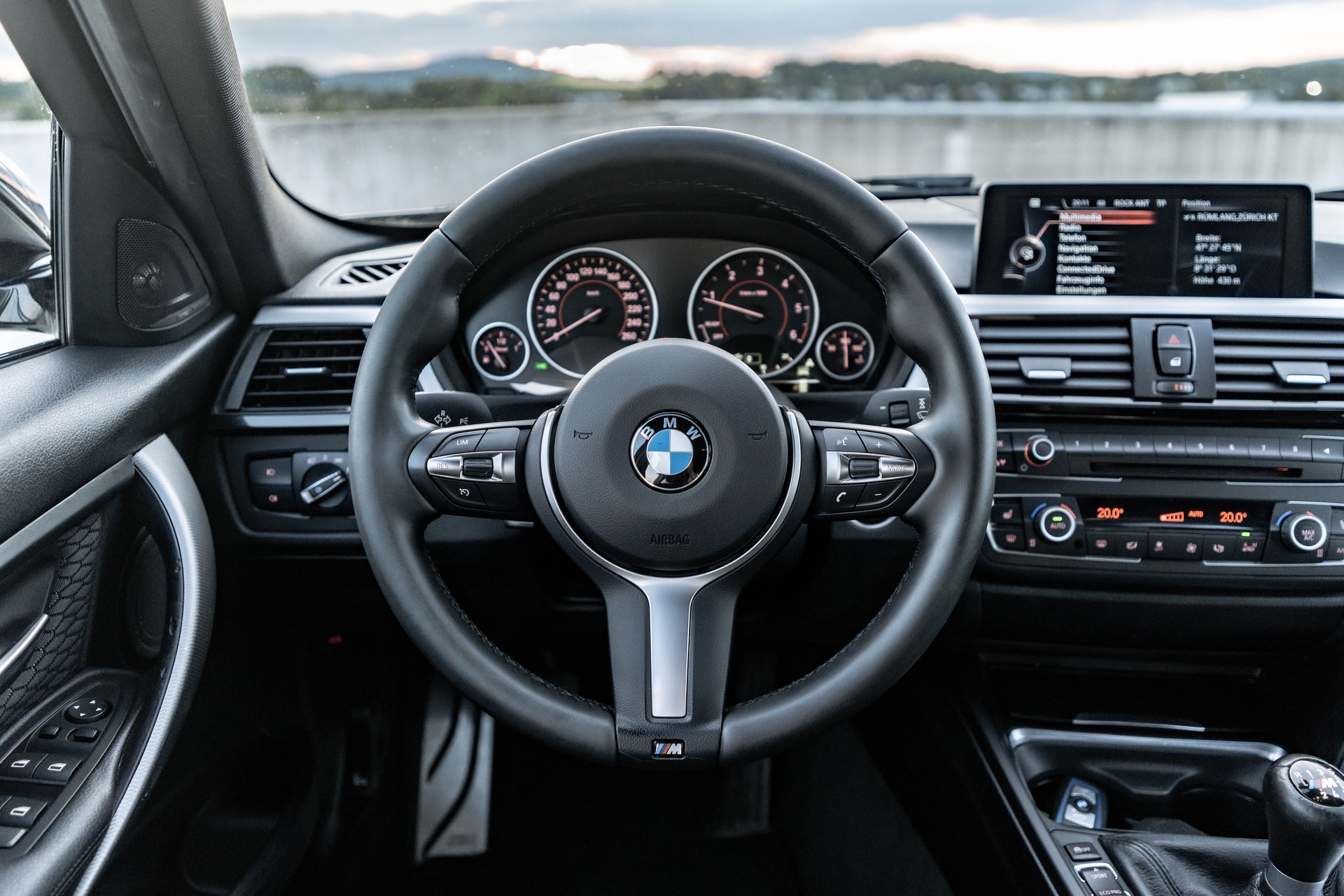BMW 320d xDrive Touring M-Paket * traumhafte Ausstattung * Harman Kardon * technisch einwandfrei *-image-7