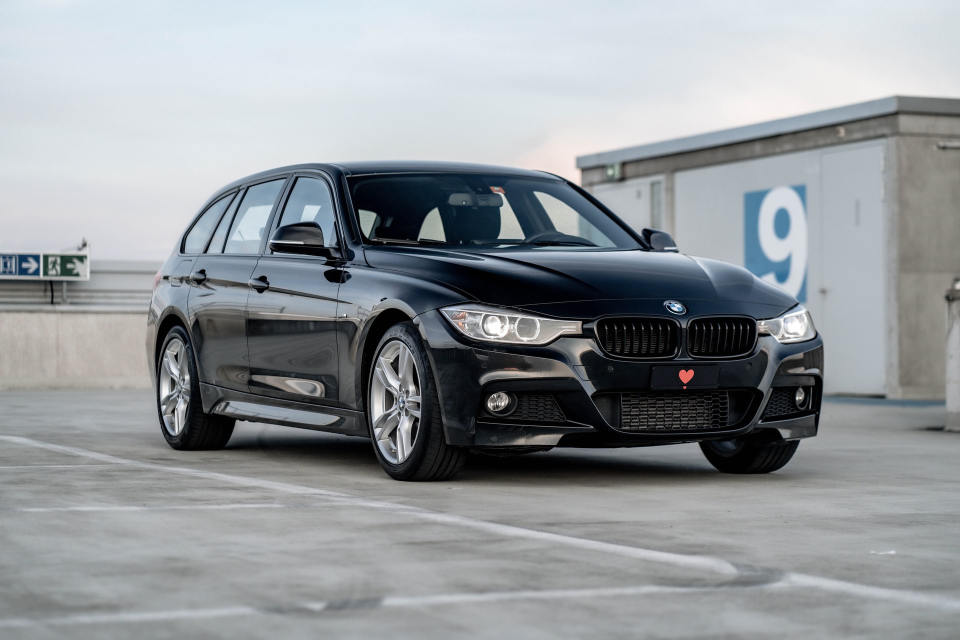 BMW 320d xDrive Touring M-Paket * traumhafte Ausstattung * Harman Kardon * technisch einwandfrei *-image-2