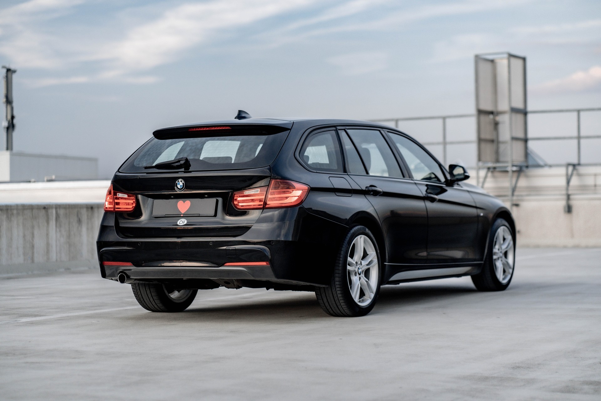 BMW 320d xDrive Touring M-Paket * traumhafte Ausstattung * Harman Kardon * technisch einwandfrei *-image-5