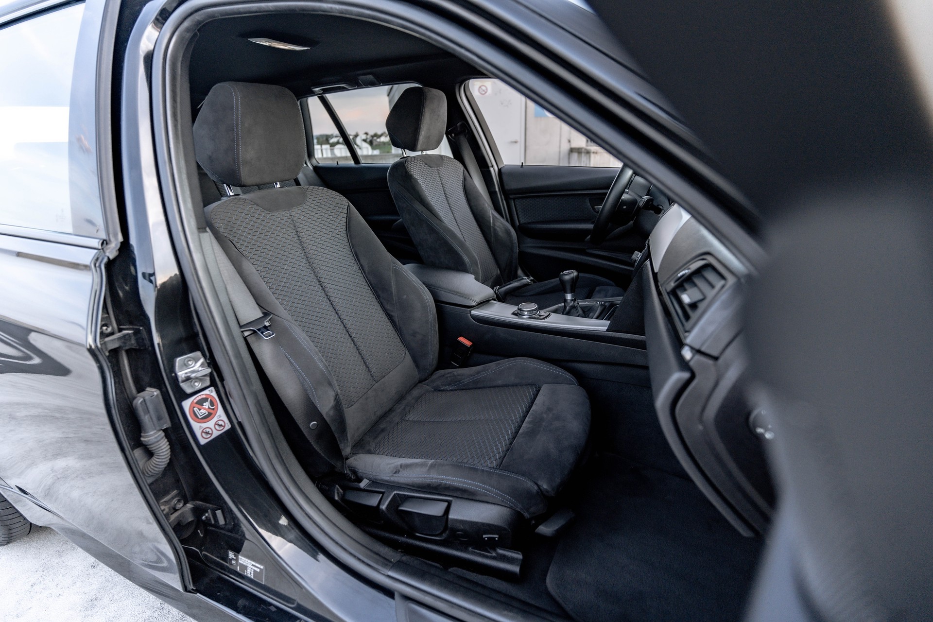 BMW 320d xDrive Touring M-Paket * traumhafte Ausstattung * Harman Kardon * technisch einwandfrei *-image-15